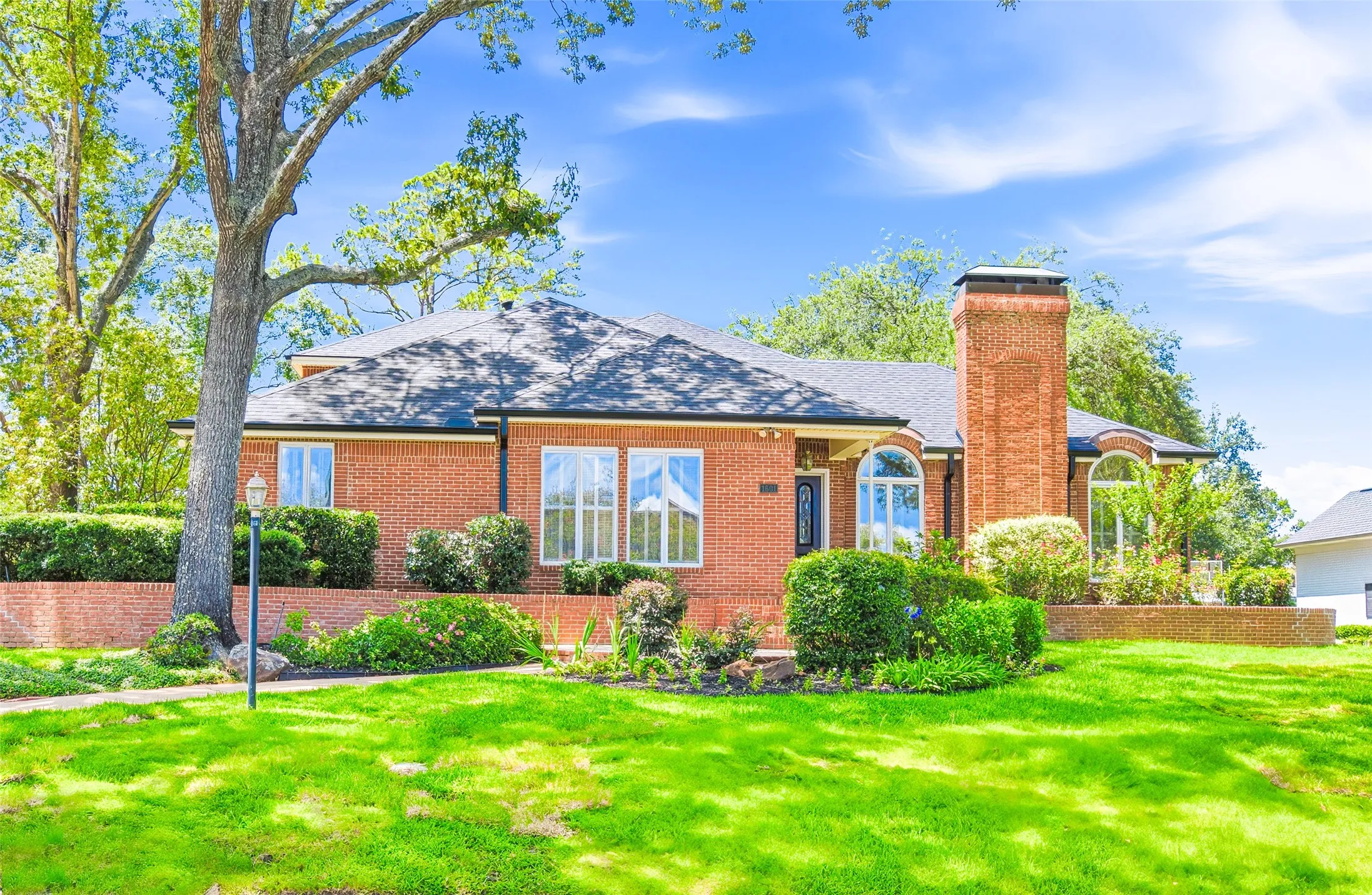 Single Family Residence For Sale in Smith County , 1601 Brandywine Drive, Tyler, Texas 75703, 4 Bedroom, 3 Bathroom, 2 Garage spaces, 3,400 Sqft, built in 1984, Price $540,000, mls#21311916, Real Estate Agent in Tyler, Homes For Sale in Smith county, Homes For Sale in Tyler, Realtor in Tyler Texas, Real Estate Brokerage Independent Realty Texas, Luminita Cordes Realtor