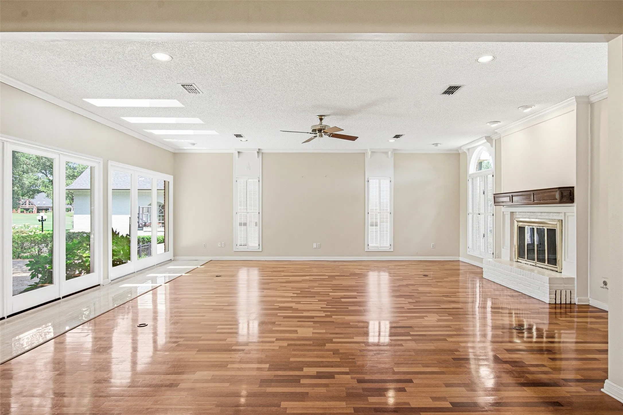 Single Family Residence For Sale in Smith County , 1601 Brandywine Drive, Tyler, Texas 75703, 4 Bedroom, 3 Bathroom, 2 Garage spaces, 3,400 Sqft, built in 1984, Price $540,000, mls#21311916, Real Estate Agent in Tyler, Homes For Sale in Smith county, Homes For Sale in Tyler, Realtor in Tyler Texas, Real Estate Brokerage Independent Realty Texas, Luminita Cordes Realtor