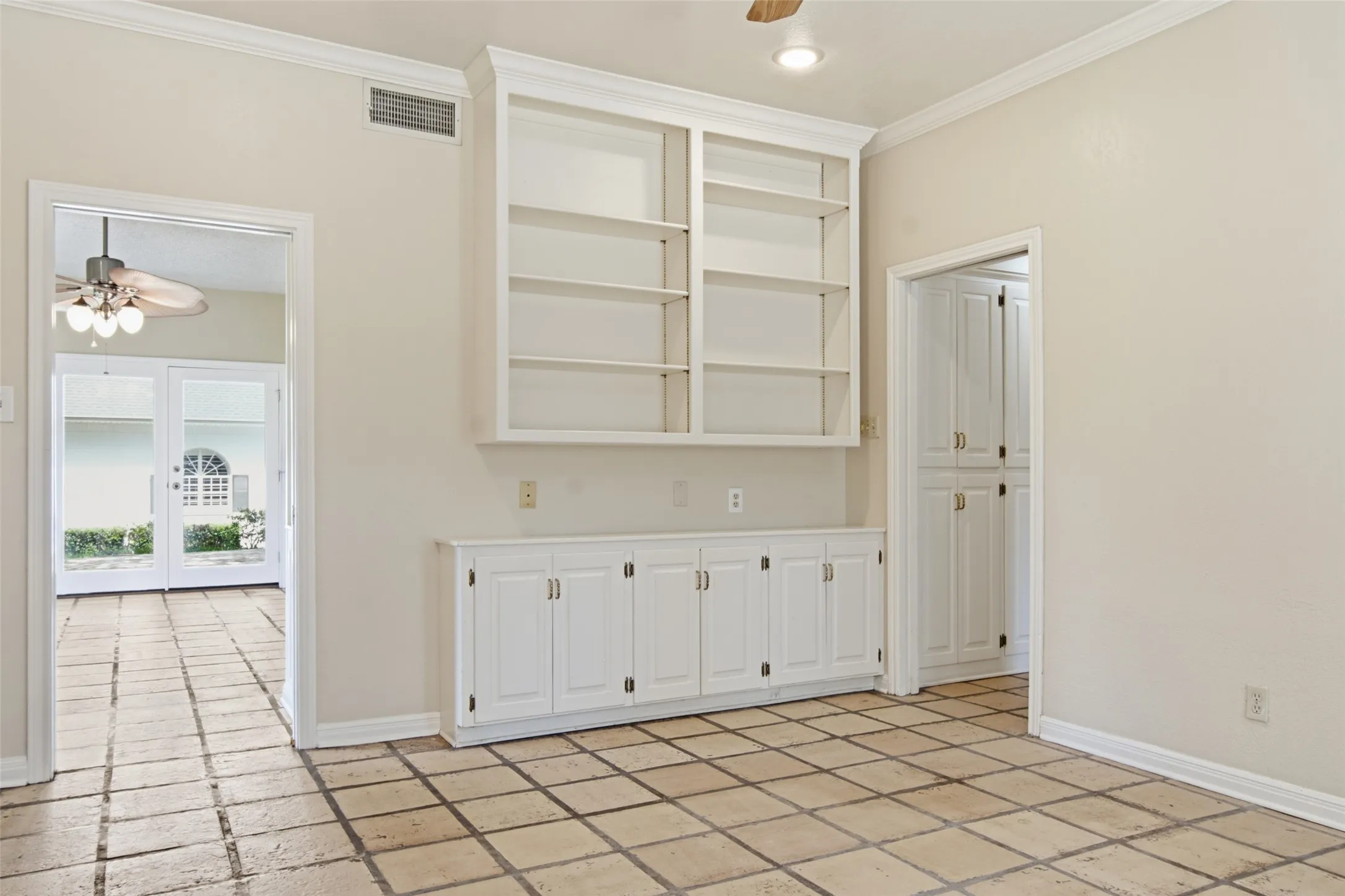 Single Family Residence For Sale in Smith County , 1601 Brandywine Drive, Tyler, Texas 75703, 4 Bedroom, 3 Bathroom, 2 Garage spaces, 3,400 Sqft, built in 1984, Price $540,000, mls#21311916, Real Estate Agent in Tyler, Homes For Sale in Smith county, Homes For Sale in Tyler, Realtor in Tyler Texas, Real Estate Brokerage Independent Realty Texas, Luminita Cordes Realtor
