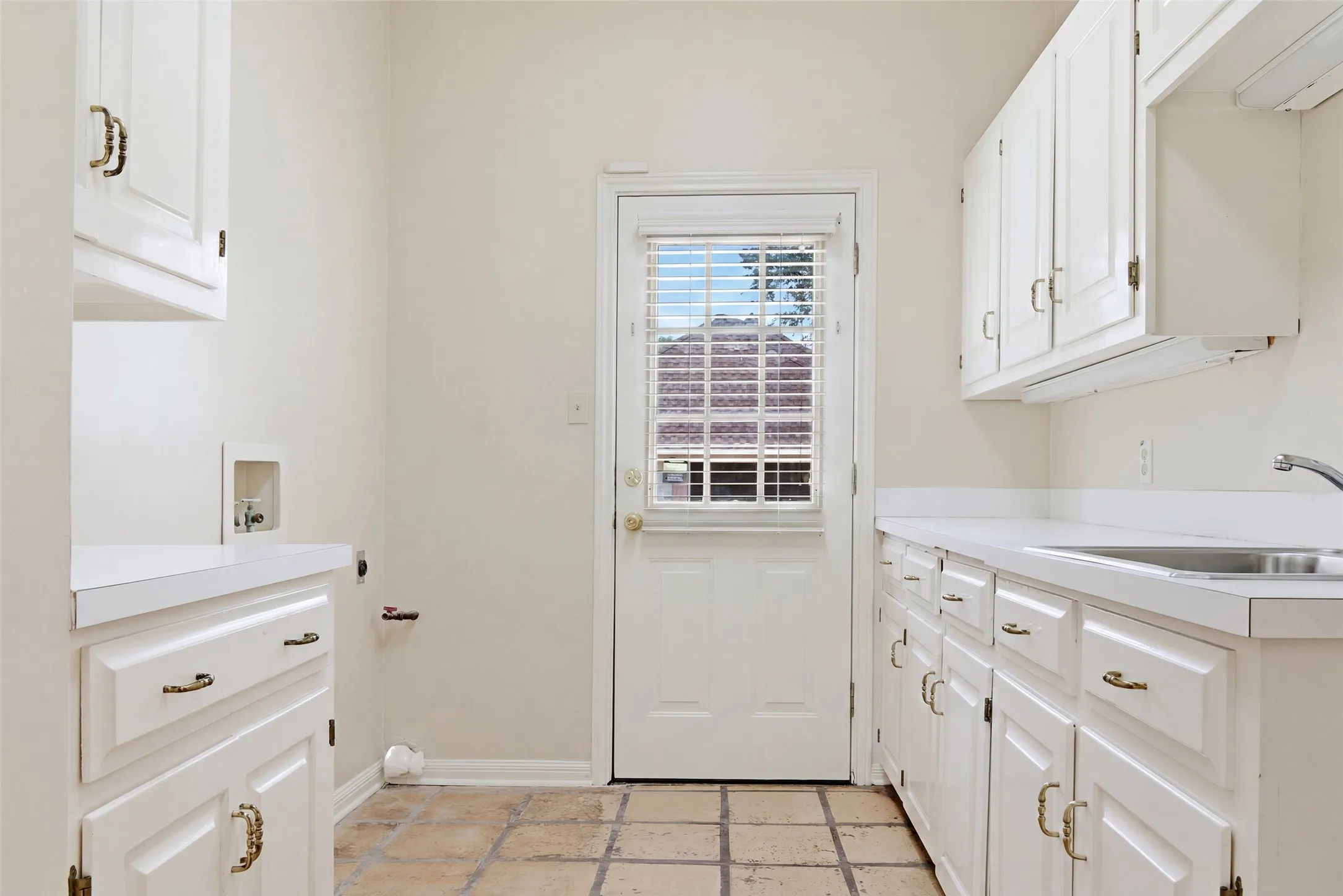 Single Family Residence For Sale in Smith County , 1601 Brandywine Drive, Tyler, Texas 75703, 4 Bedroom, 3 Bathroom, 2 Garage spaces, 3,400 Sqft, built in 1984, Price $540,000, mls#21311916, Real Estate Agent in Tyler, Homes For Sale in Smith county, Homes For Sale in Tyler, Realtor in Tyler Texas, Real Estate Brokerage Independent Realty Texas, Luminita Cordes Realtor