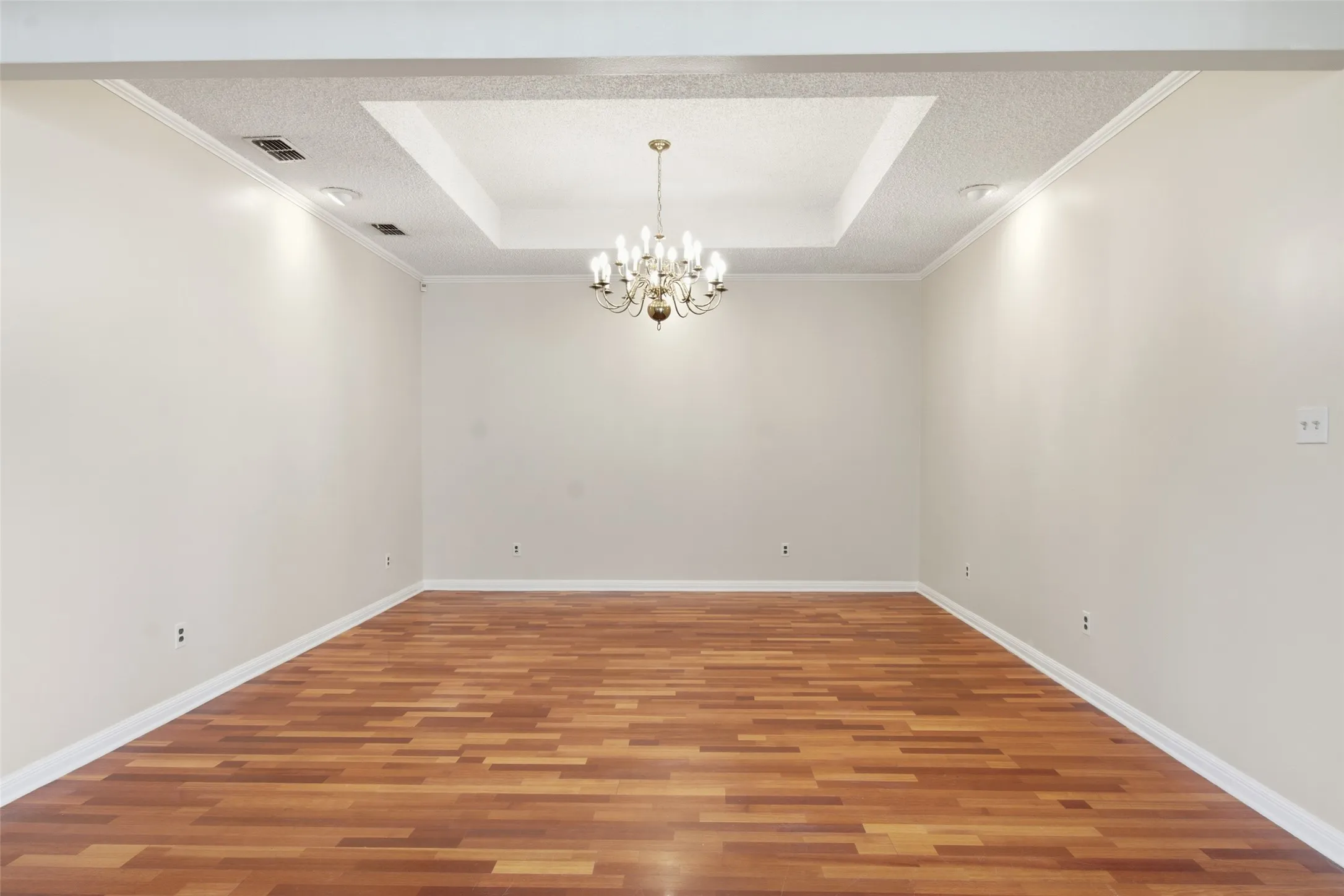 Single Family Residence For Sale in Smith County , 1601 Brandywine Drive, Tyler, Texas 75703, 4 Bedroom, 3 Bathroom, 2 Garage spaces, 3,400 Sqft, built in 1984, Price $540,000, mls#21311916, Real Estate Agent in Tyler, Homes For Sale in Smith county, Homes For Sale in Tyler, Realtor in Tyler Texas, Real Estate Brokerage Independent Realty Texas, Luminita Cordes Realtor