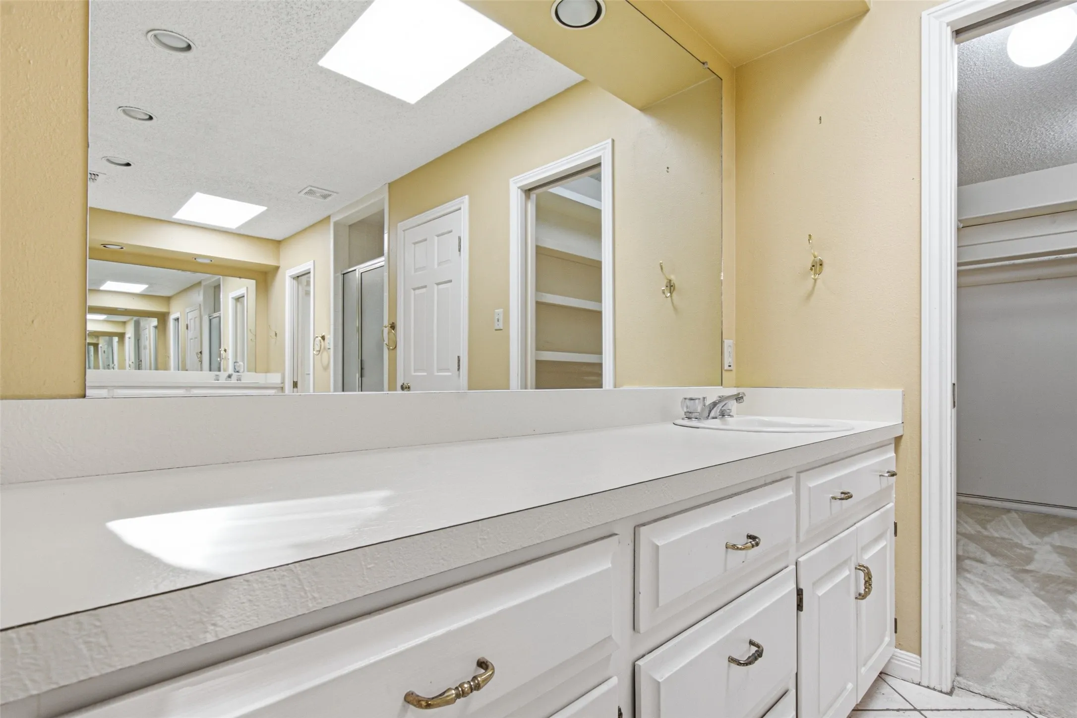 Single Family Residence For Sale in Smith County , 1601 Brandywine Drive, Tyler, Texas 75703, 4 Bedroom, 3 Bathroom, 2 Garage spaces, 3,400 Sqft, built in 1984, Price $540,000, mls#21311916, Real Estate Agent in Tyler, Homes For Sale in Smith county, Homes For Sale in Tyler, Realtor in Tyler Texas, Real Estate Brokerage Independent Realty Texas, Luminita Cordes Realtor