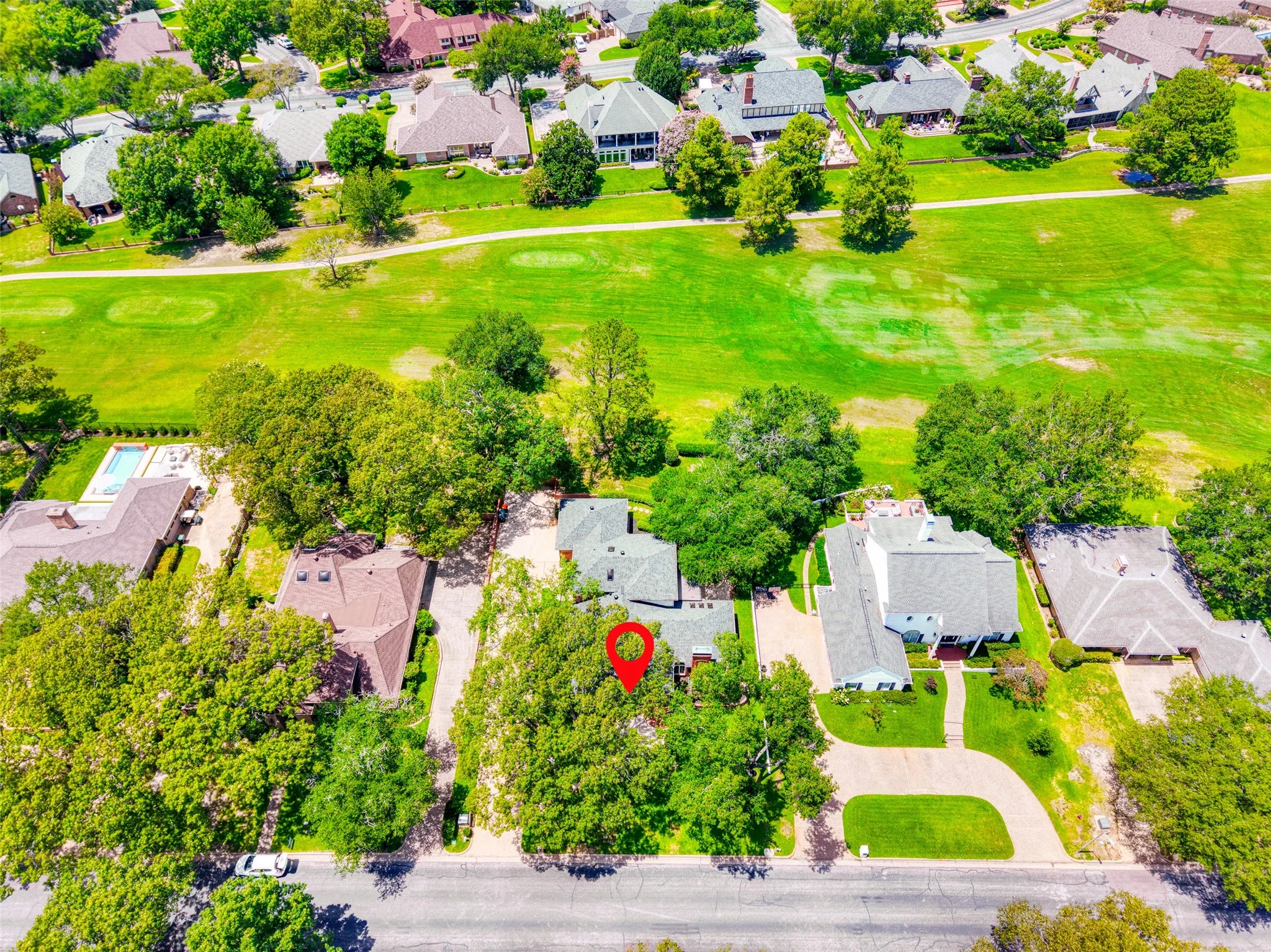 Single Family Residence For Sale in Smith County , 1601 Brandywine Drive, Tyler, Texas 75703, 4 Bedroom, 3 Bathroom, 2 Garage spaces, 3,400 Sqft, built in 1984, Price $540,000, mls#21311916, Real Estate Agent in Tyler, Homes For Sale in Smith county, Homes For Sale in Tyler, Realtor in Tyler Texas, Real Estate Brokerage Independent Realty Texas, Luminita Cordes Realtor