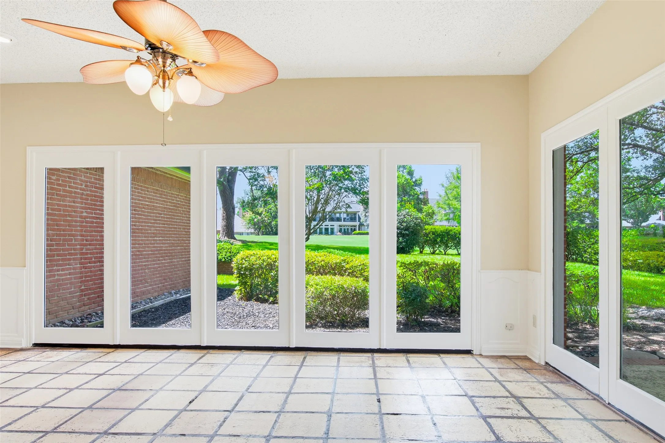 Single Family Residence For Sale in Smith County , 1601 Brandywine Drive, Tyler, Texas 75703, 4 Bedroom, 3 Bathroom, 2 Garage spaces, 3,400 Sqft, built in 1984, Price $540,000, mls#21311916, Real Estate Agent in Tyler, Homes For Sale in Smith county, Homes For Sale in Tyler, Realtor in Tyler Texas, Real Estate Brokerage Independent Realty Texas, Luminita Cordes Realtor