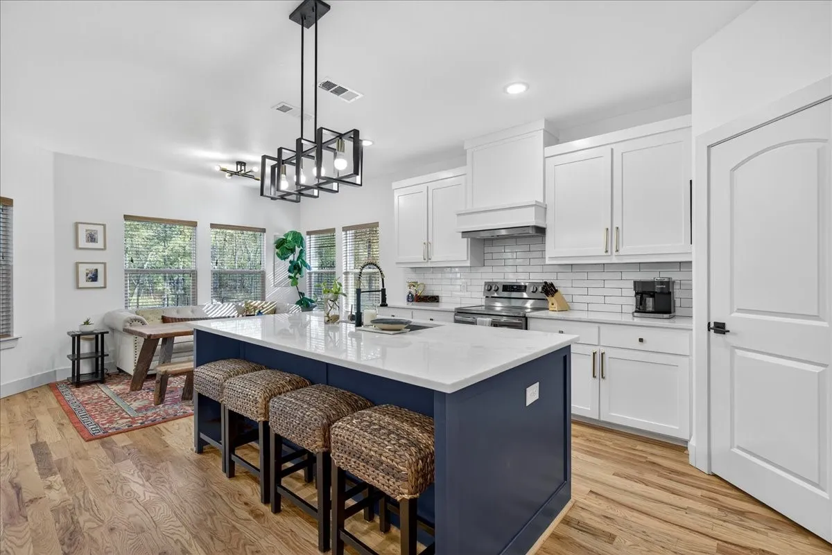 Single Family Residence For Sale in Henderson County , 206 Parkside Drive, Trinidad, Texas 75163, 3 Bedroom, 2 Bathroom, 2 Garage spaces, 1,545 Sqft, built in 2023, mls#21329436, Real Estate Agent in Trinidad, Homes For Sale in Henderson county, Homes For Sale in Trinidad, Realtor in Trinidad Texas, Real Estate Brokerage Independent Realty Texas, Luminita Cordes Realtor
