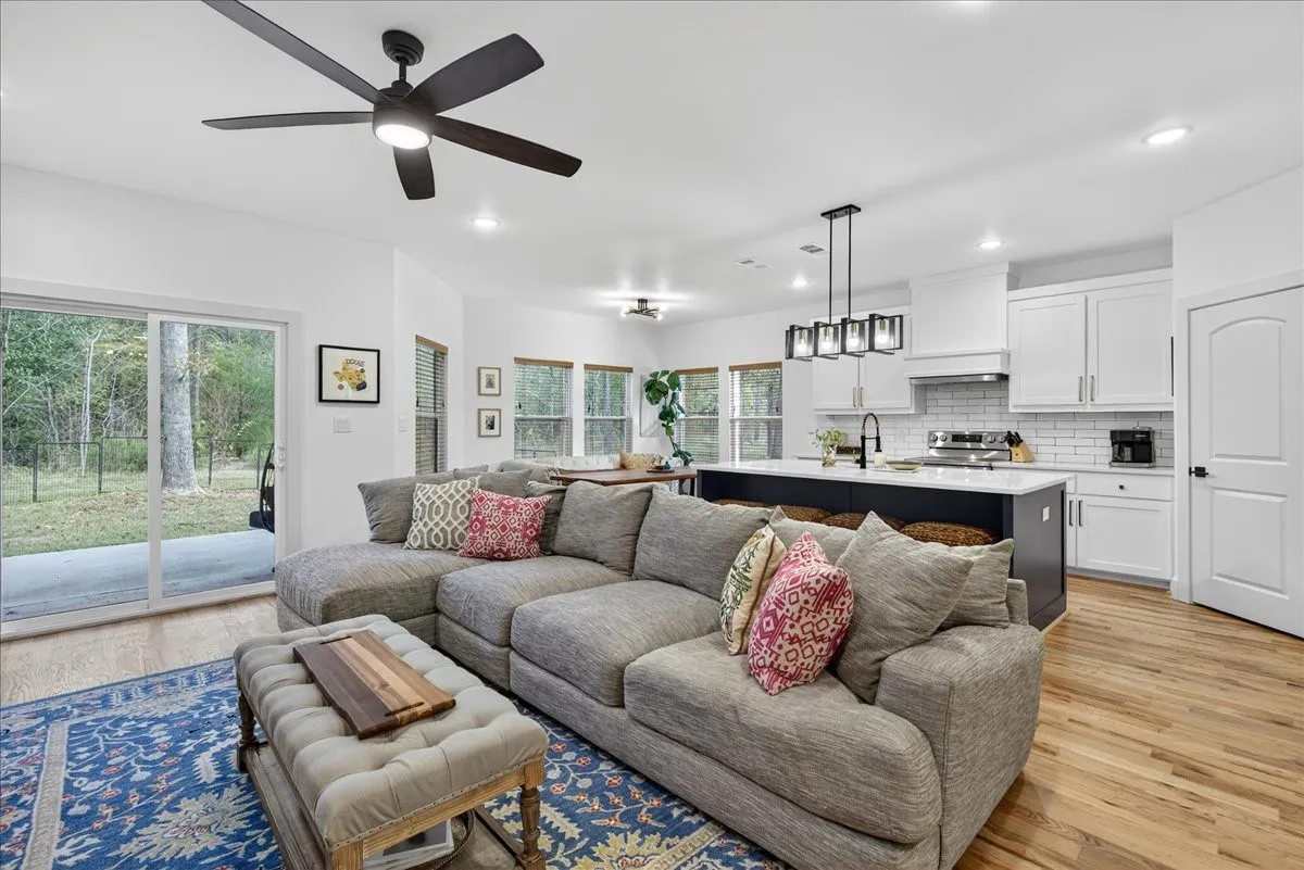 Single Family Residence For Sale in Henderson County , 206 Parkside Drive, Trinidad, Texas 75163, 3 Bedroom, 2 Bathroom, 2 Garage spaces, 1,545 Sqft, built in 2023, mls#21329436, Real Estate Agent in Trinidad, Homes For Sale in Henderson county, Homes For Sale in Trinidad, Realtor in Trinidad Texas, Real Estate Brokerage Independent Realty Texas, Luminita Cordes Realtor