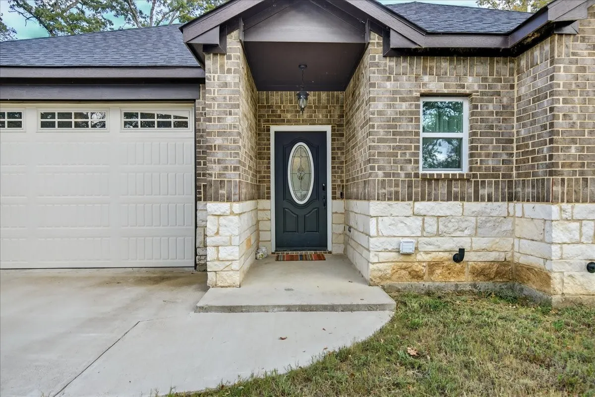 Single Family Residence For Sale in Henderson County , 206 Parkside Drive, Trinidad, Texas 75163, 3 Bedroom, 2 Bathroom, 2 Garage spaces, 1,545 Sqft, built in 2023, mls#21329436, Real Estate Agent in Trinidad, Homes For Sale in Henderson county, Homes For Sale in Trinidad, Realtor in Trinidad Texas, Real Estate Brokerage Independent Realty Texas, Luminita Cordes Realtor