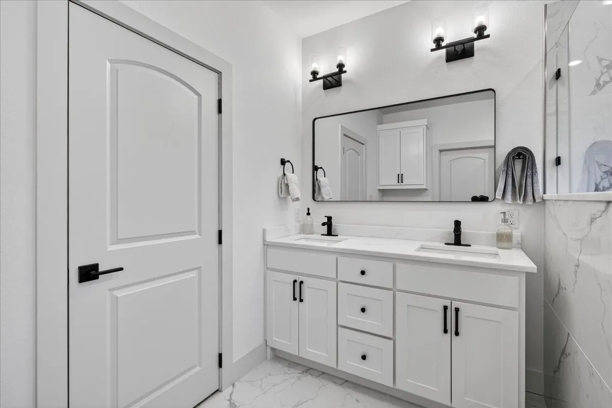 Single Family Residence For Sale in Henderson County , 206 Parkside Drive, Trinidad, Texas 75163, 3 Bedroom, 2 Bathroom, 2 Garage spaces, 1,545 Sqft, built in 2023, mls#21329436, Real Estate Agent in Trinidad, Homes For Sale in Henderson county, Homes For Sale in Trinidad, Realtor in Trinidad Texas, Real Estate Brokerage Independent Realty Texas, Luminita Cordes Realtor