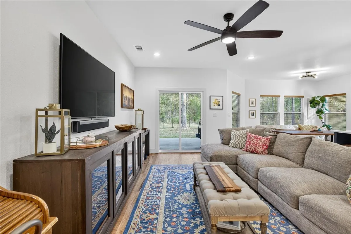 Single Family Residence For Sale in Henderson County , 206 Parkside Drive, Trinidad, Texas 75163, 3 Bedroom, 2 Bathroom, 2 Garage spaces, 1,545 Sqft, built in 2023, mls#21329436, Real Estate Agent in Trinidad, Homes For Sale in Henderson county, Homes For Sale in Trinidad, Realtor in Trinidad Texas, Real Estate Brokerage Independent Realty Texas, Luminita Cordes Realtor