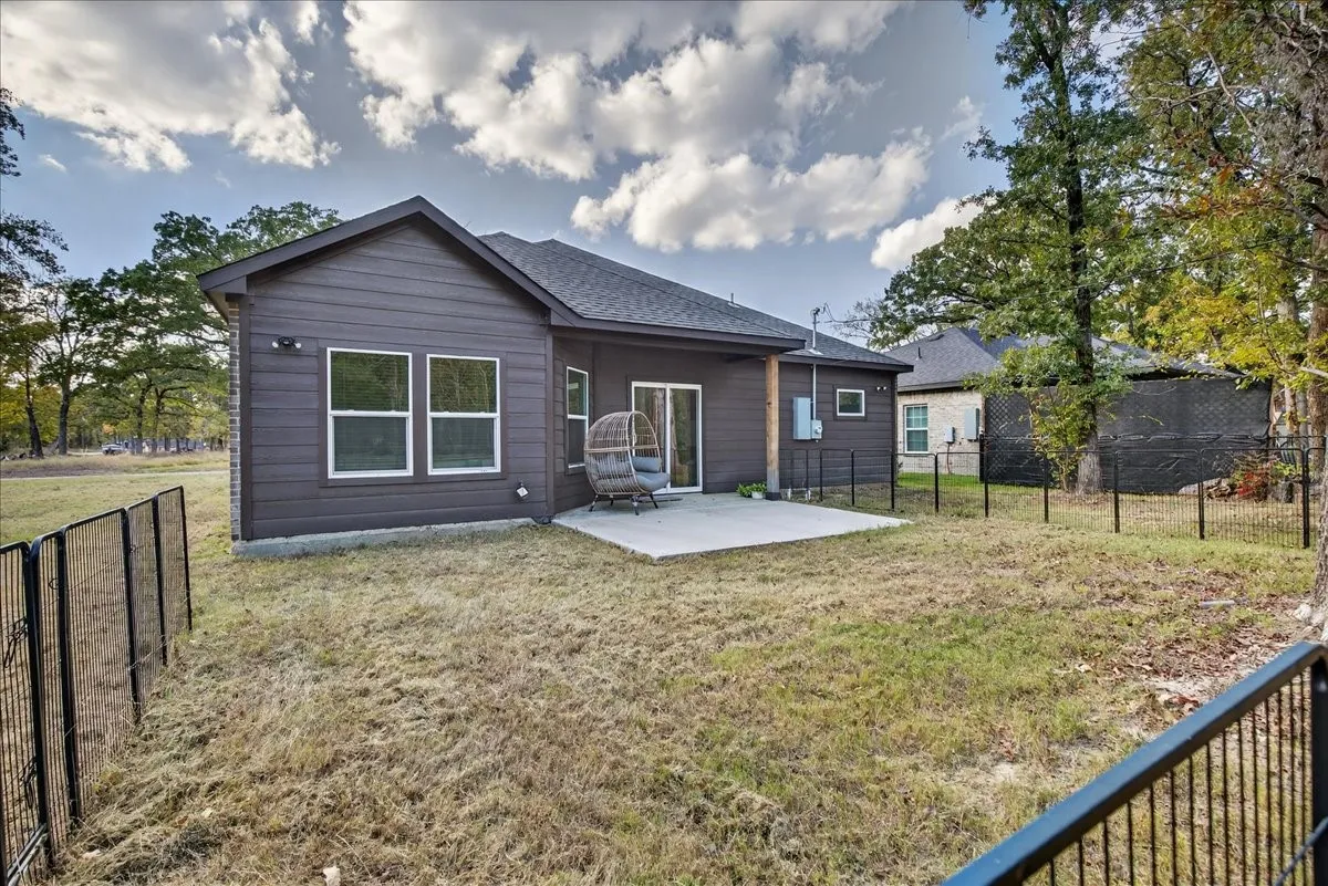 Single Family Residence For Sale in Henderson County , 206 Parkside Drive, Trinidad, Texas 75163, 3 Bedroom, 2 Bathroom, 2 Garage spaces, 1,545 Sqft, built in 2023, mls#21329436, Real Estate Agent in Trinidad, Homes For Sale in Henderson county, Homes For Sale in Trinidad, Realtor in Trinidad Texas, Real Estate Brokerage Independent Realty Texas, Luminita Cordes Realtor