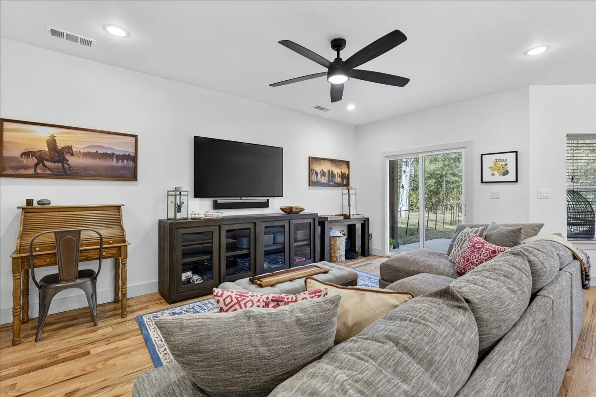 Single Family Residence For Sale in Henderson County , 206 Parkside Drive, Trinidad, Texas 75163, 3 Bedroom, 2 Bathroom, 2 Garage spaces, 1,545 Sqft, built in 2023, mls#21329436, Real Estate Agent in Trinidad, Homes For Sale in Henderson county, Homes For Sale in Trinidad, Realtor in Trinidad Texas, Real Estate Brokerage Independent Realty Texas, Luminita Cordes Realtor