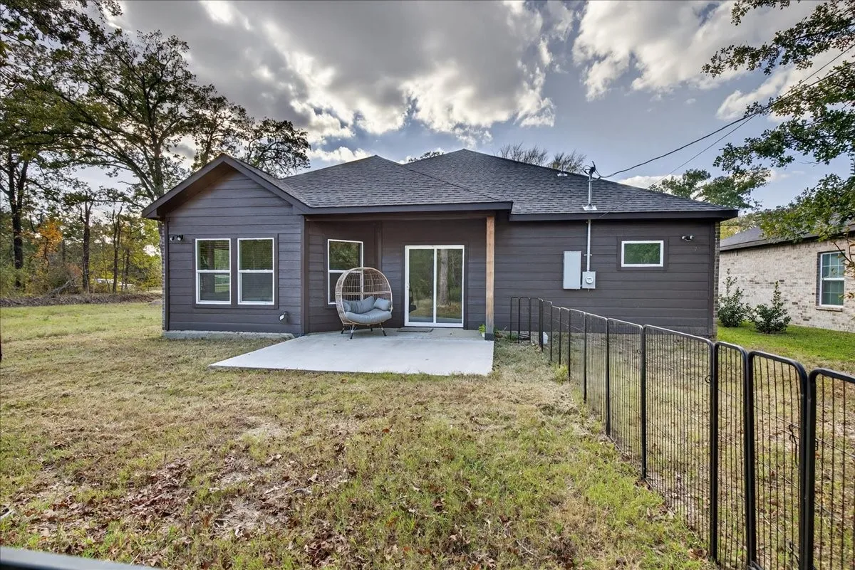Single Family Residence For Sale in Henderson County , 206 Parkside Drive, Trinidad, Texas 75163, 3 Bedroom, 2 Bathroom, 2 Garage spaces, 1,545 Sqft, built in 2023, mls#21329436, Real Estate Agent in Trinidad, Homes For Sale in Henderson county, Homes For Sale in Trinidad, Realtor in Trinidad Texas, Real Estate Brokerage Independent Realty Texas, Luminita Cordes Realtor