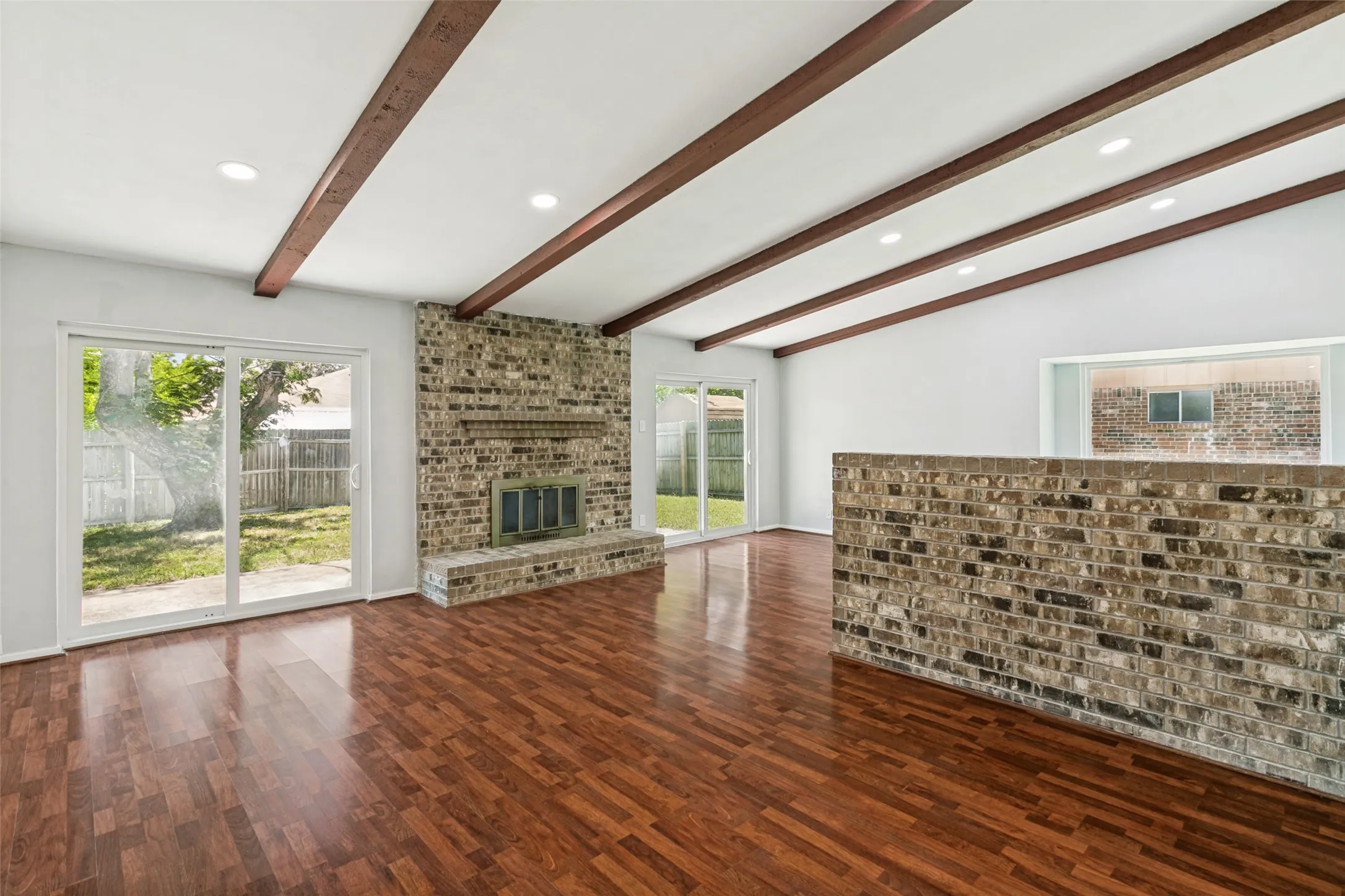 Single Family Residence For Sale in Tarrant County , 421 Goldfinch Drive, Fort Worth, Texas 76108, 4 Bedroom, 2 Bathroom, 2 Garage spaces, 1,812 Sqft, built in 1979, mls#21326740, Real Estate Agent in Fort Worth, Homes For Sale in Tarrant county, Homes For Sale in Fort Worth, Realtor in Fort Worth Texas, Real Estate Brokerage Independent Realty Texas, Luminita Cordes Realtor