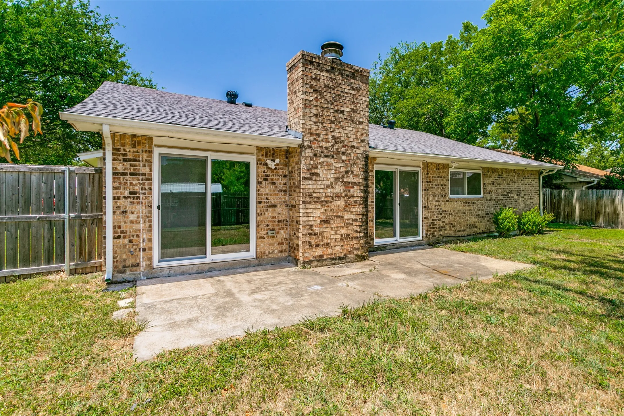 Single Family Residence For Sale in Tarrant County , 421 Goldfinch Drive, Fort Worth, Texas 76108, 4 Bedroom, 2 Bathroom, 2 Garage spaces, 1,812 Sqft, built in 1979, mls#21326740, Real Estate Agent in Fort Worth, Homes For Sale in Tarrant county, Homes For Sale in Fort Worth, Realtor in Fort Worth Texas, Real Estate Brokerage Independent Realty Texas, Luminita Cordes Realtor