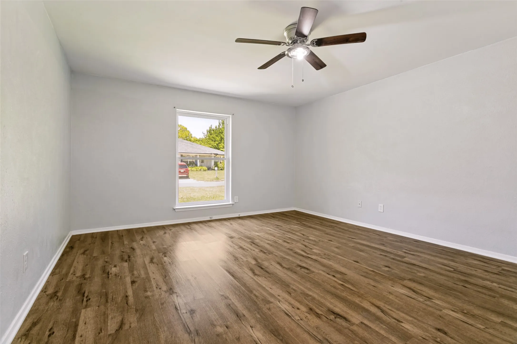 Single Family Residence For Sale in Tarrant County , 421 Goldfinch Drive, Fort Worth, Texas 76108, 4 Bedroom, 2 Bathroom, 2 Garage spaces, 1,812 Sqft, built in 1979, mls#21326740, Real Estate Agent in Fort Worth, Homes For Sale in Tarrant county, Homes For Sale in Fort Worth, Realtor in Fort Worth Texas, Real Estate Brokerage Independent Realty Texas, Luminita Cordes Realtor