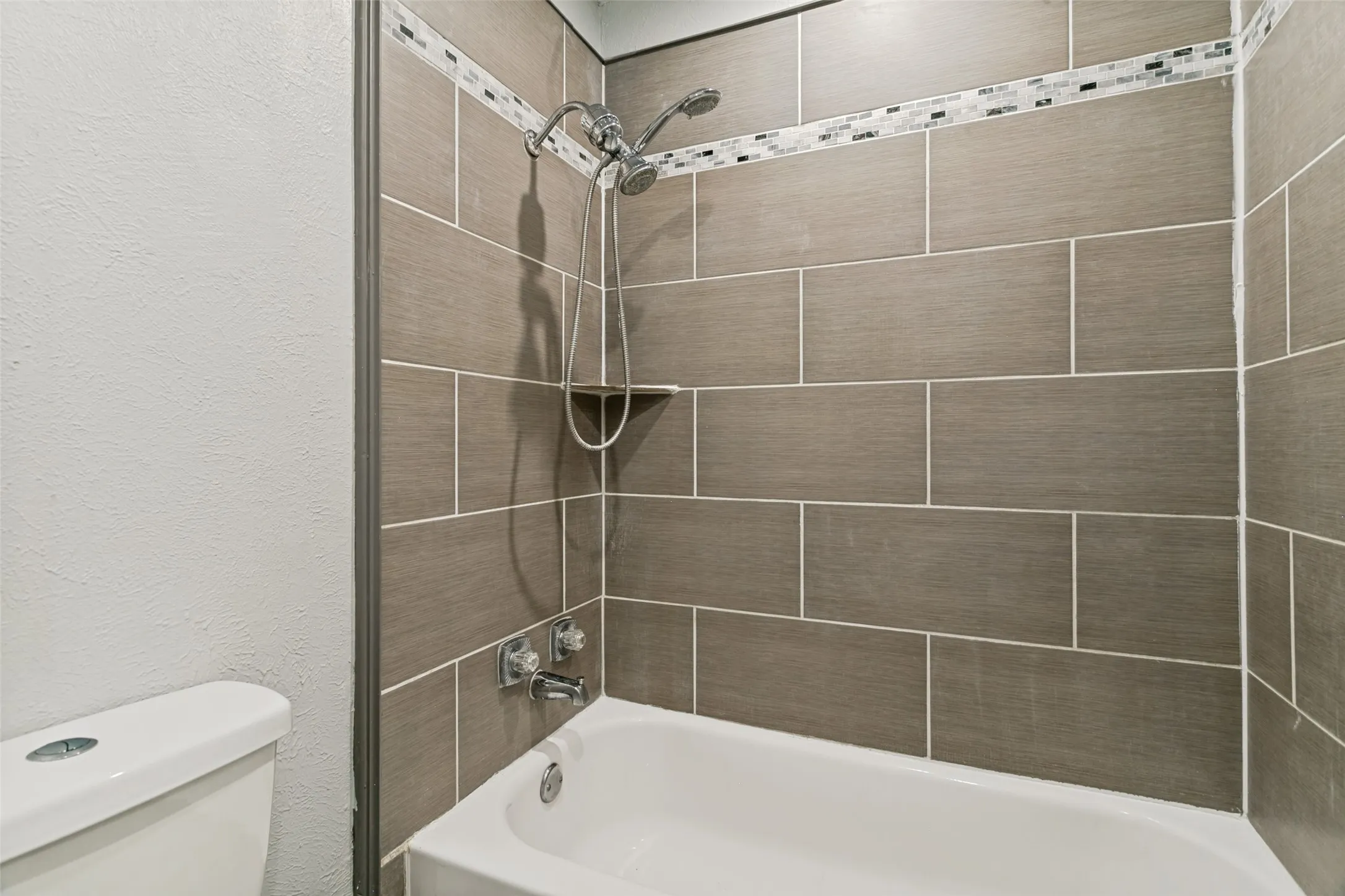 Single Family Residence For Sale in Tarrant County , 421 Goldfinch Drive, Fort Worth, Texas 76108, 4 Bedroom, 2 Bathroom, 2 Garage spaces, 1,812 Sqft, built in 1979, mls#21326740, Real Estate Agent in Fort Worth, Homes For Sale in Tarrant county, Homes For Sale in Fort Worth, Realtor in Fort Worth Texas, Real Estate Brokerage Independent Realty Texas, Luminita Cordes Realtor