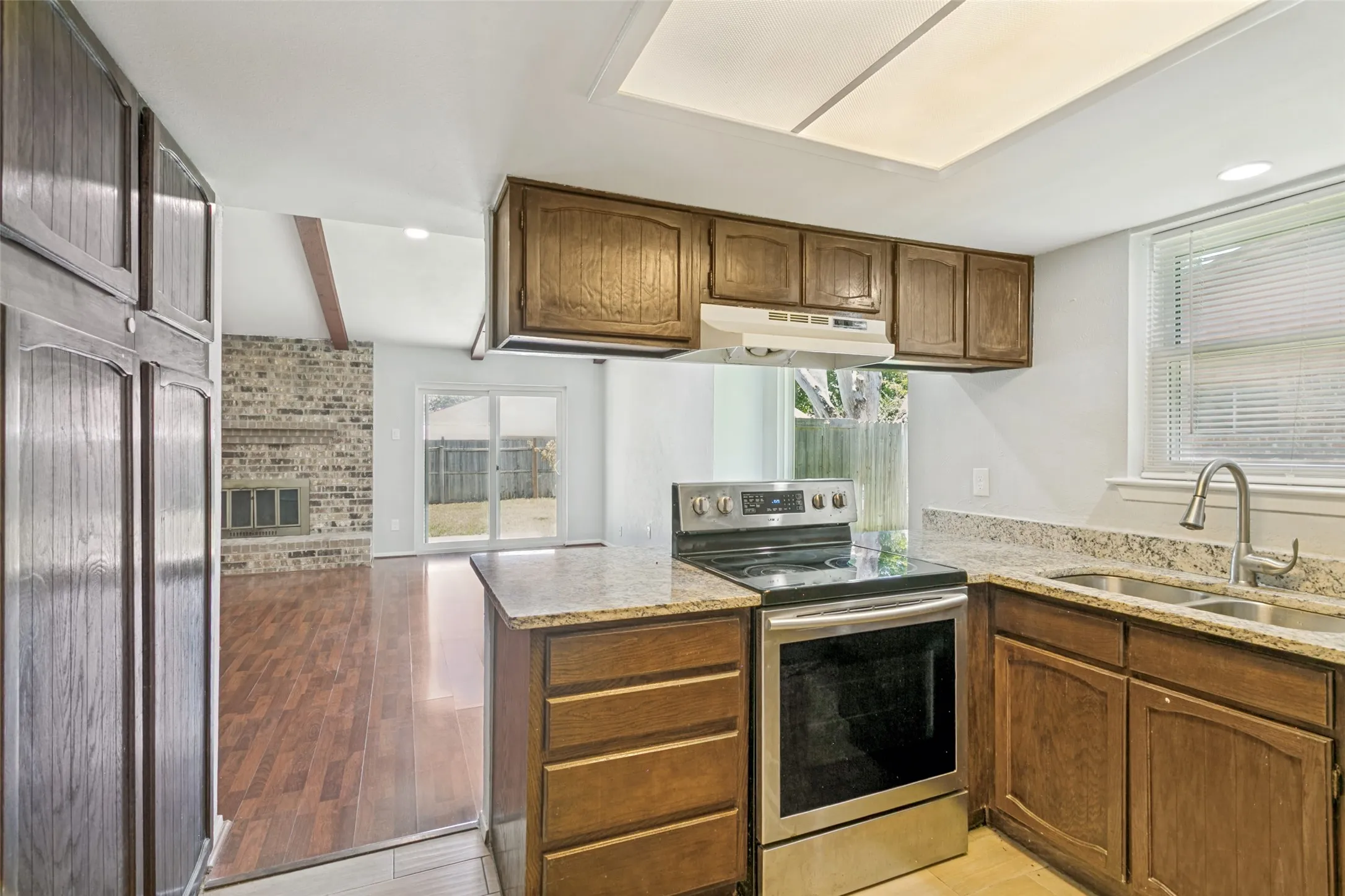 Single Family Residence For Sale in Tarrant County , 421 Goldfinch Drive, Fort Worth, Texas 76108, 4 Bedroom, 2 Bathroom, 2 Garage spaces, 1,812 Sqft, built in 1979, mls#21326740, Real Estate Agent in Fort Worth, Homes For Sale in Tarrant county, Homes For Sale in Fort Worth, Realtor in Fort Worth Texas, Real Estate Brokerage Independent Realty Texas, Luminita Cordes Realtor