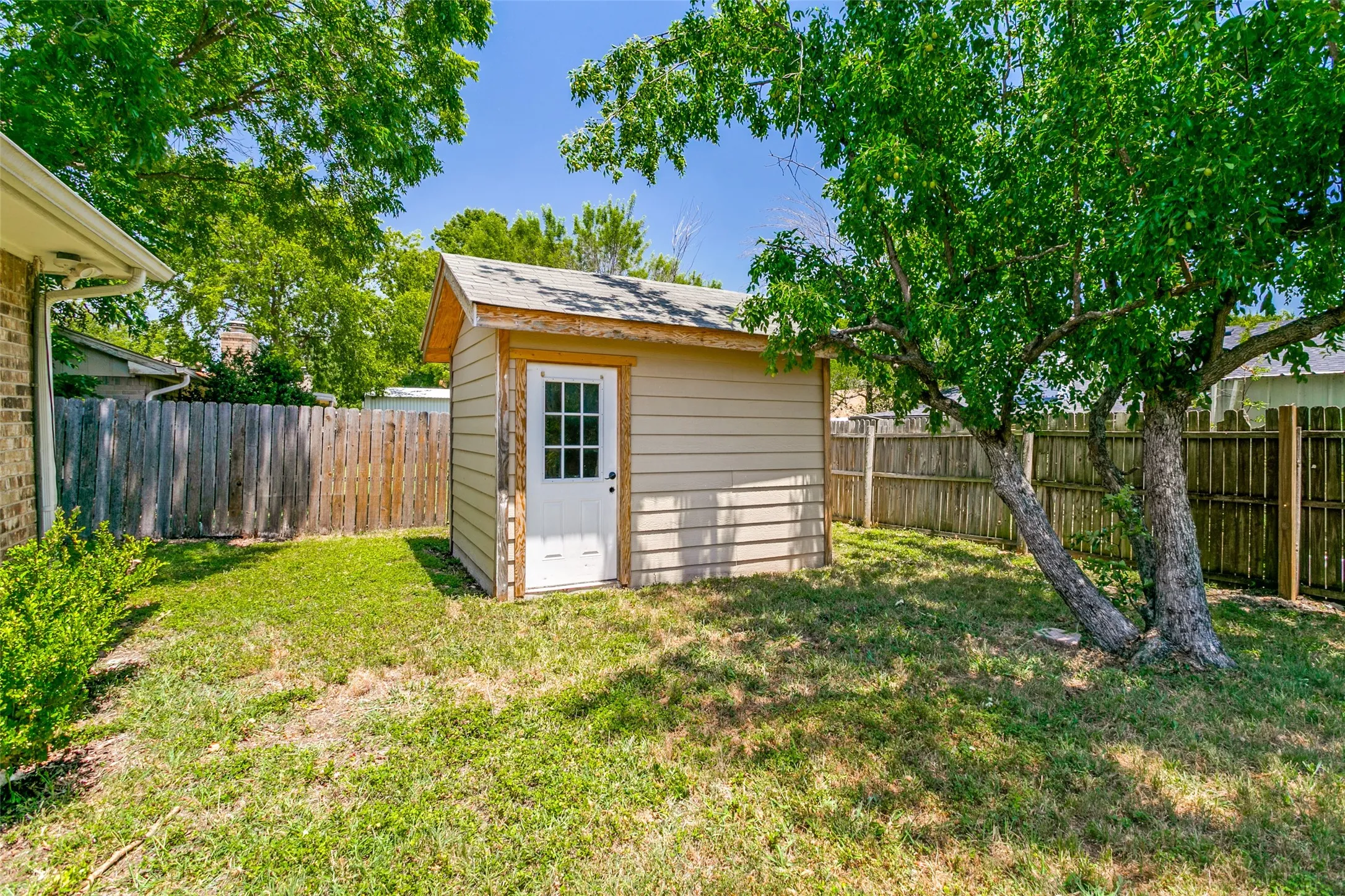 Single Family Residence For Sale in Tarrant County , 421 Goldfinch Drive, Fort Worth, Texas 76108, 4 Bedroom, 2 Bathroom, 2 Garage spaces, 1,812 Sqft, built in 1979, mls#21326740, Real Estate Agent in Fort Worth, Homes For Sale in Tarrant county, Homes For Sale in Fort Worth, Realtor in Fort Worth Texas, Real Estate Brokerage Independent Realty Texas, Luminita Cordes Realtor