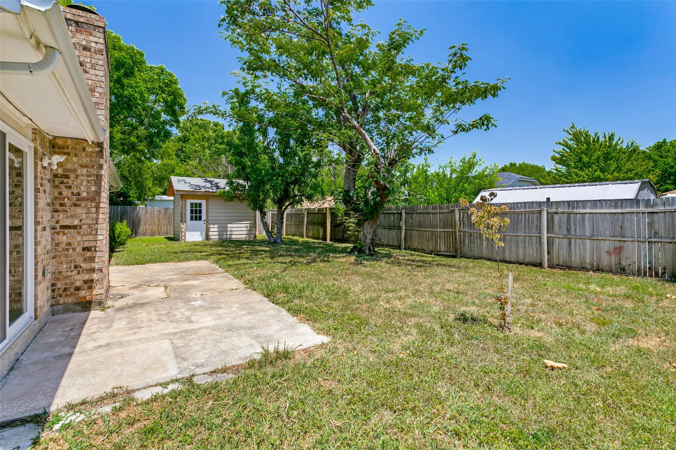 Single Family Residence For Sale in Tarrant County , 421 Goldfinch Drive, Fort Worth, Texas 76108, 4 Bedroom, 2 Bathroom, 2 Garage spaces, 1,812 Sqft, built in 1979, mls#21326740, Real Estate Agent in Fort Worth, Homes For Sale in Tarrant county, Homes For Sale in Fort Worth, Realtor in Fort Worth Texas, Real Estate Brokerage Independent Realty Texas, Luminita Cordes Realtor