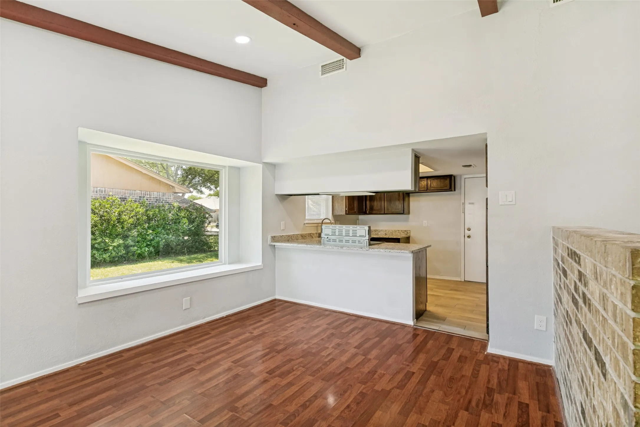 Single Family Residence For Sale in Tarrant County , 421 Goldfinch Drive, Fort Worth, Texas 76108, 4 Bedroom, 2 Bathroom, 2 Garage spaces, 1,812 Sqft, built in 1979, mls#21326740, Real Estate Agent in Fort Worth, Homes For Sale in Tarrant county, Homes For Sale in Fort Worth, Realtor in Fort Worth Texas, Real Estate Brokerage Independent Realty Texas, Luminita Cordes Realtor