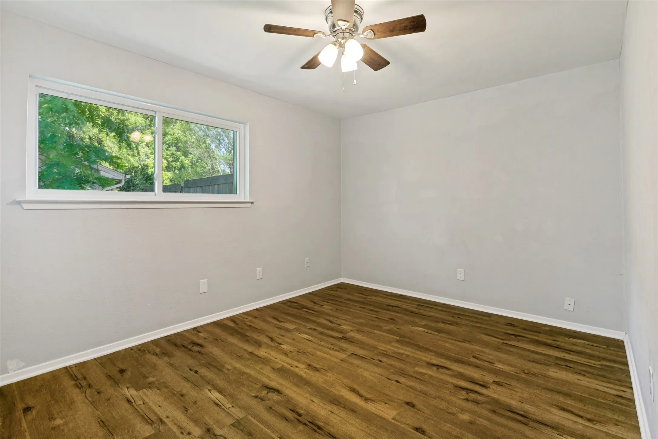 Single Family Residence For Sale in Tarrant County , 421 Goldfinch Drive, Fort Worth, Texas 76108, 4 Bedroom, 2 Bathroom, 2 Garage spaces, 1,812 Sqft, built in 1979, mls#21326740, Real Estate Agent in Fort Worth, Homes For Sale in Tarrant county, Homes For Sale in Fort Worth, Realtor in Fort Worth Texas, Real Estate Brokerage Independent Realty Texas, Luminita Cordes Realtor