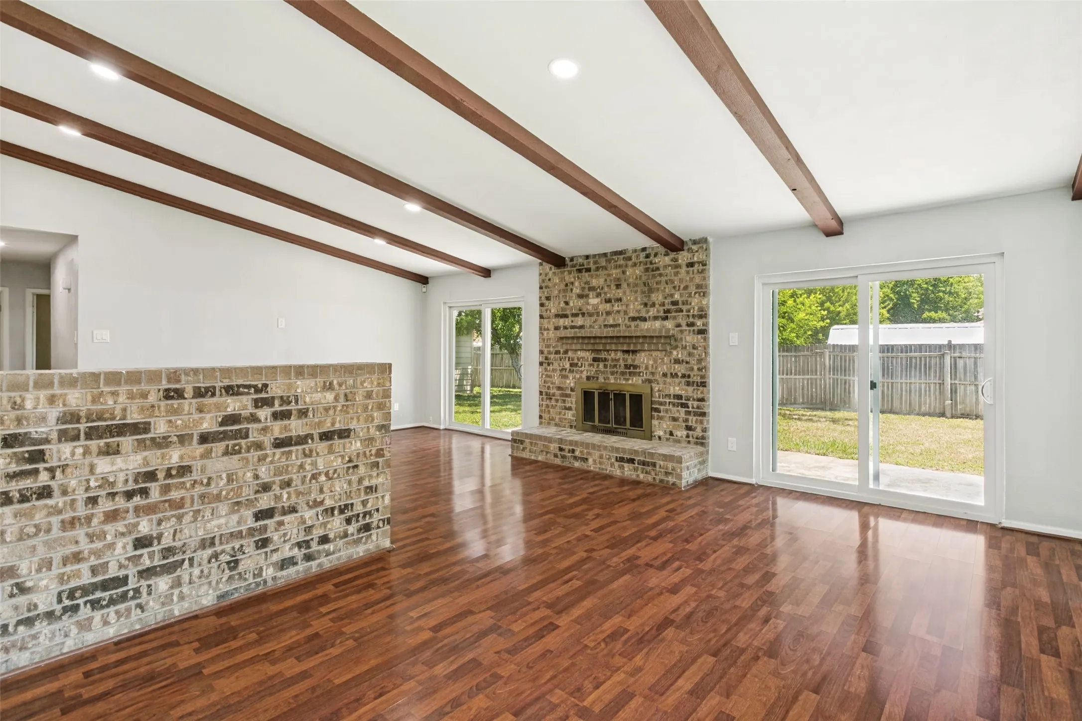Single Family Residence For Sale in Tarrant County , 421 Goldfinch Drive, Fort Worth, Texas 76108, 4 Bedroom, 2 Bathroom, 2 Garage spaces, 1,812 Sqft, built in 1979, mls#21326740, Real Estate Agent in Fort Worth, Homes For Sale in Tarrant county, Homes For Sale in Fort Worth, Realtor in Fort Worth Texas, Real Estate Brokerage Independent Realty Texas, Luminita Cordes Realtor