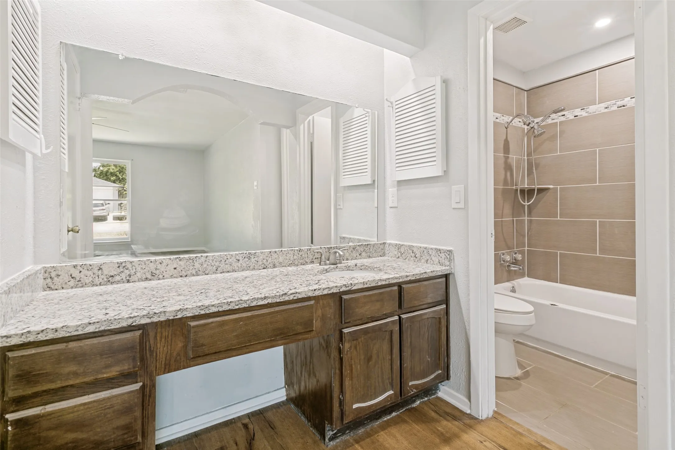 Single Family Residence For Sale in Tarrant County , 421 Goldfinch Drive, Fort Worth, Texas 76108, 4 Bedroom, 2 Bathroom, 2 Garage spaces, 1,812 Sqft, built in 1979, mls#21326740, Real Estate Agent in Fort Worth, Homes For Sale in Tarrant county, Homes For Sale in Fort Worth, Realtor in Fort Worth Texas, Real Estate Brokerage Independent Realty Texas, Luminita Cordes Realtor