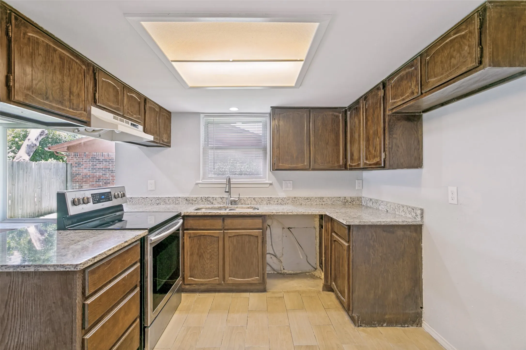 Single Family Residence For Sale in Tarrant County , 421 Goldfinch Drive, Fort Worth, Texas 76108, 4 Bedroom, 2 Bathroom, 2 Garage spaces, 1,812 Sqft, built in 1979, mls#21326740, Real Estate Agent in Fort Worth, Homes For Sale in Tarrant county, Homes For Sale in Fort Worth, Realtor in Fort Worth Texas, Real Estate Brokerage Independent Realty Texas, Luminita Cordes Realtor