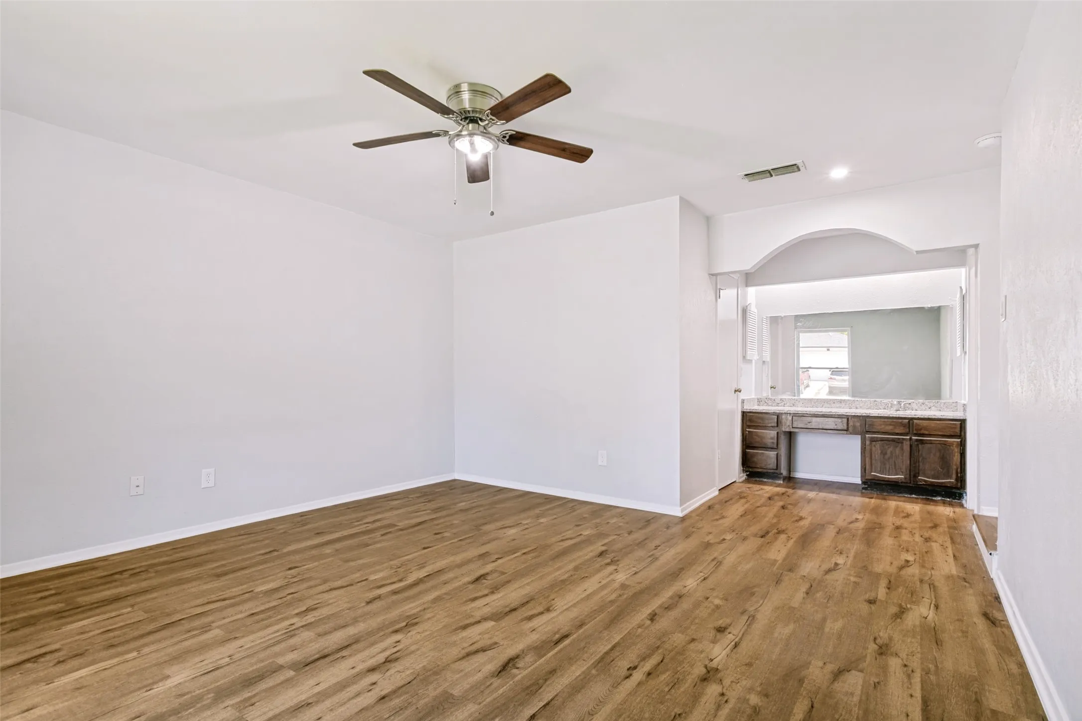 Single Family Residence For Sale in Tarrant County , 421 Goldfinch Drive, Fort Worth, Texas 76108, 4 Bedroom, 2 Bathroom, 2 Garage spaces, 1,812 Sqft, built in 1979, mls#21326740, Real Estate Agent in Fort Worth, Homes For Sale in Tarrant county, Homes For Sale in Fort Worth, Realtor in Fort Worth Texas, Real Estate Brokerage Independent Realty Texas, Luminita Cordes Realtor