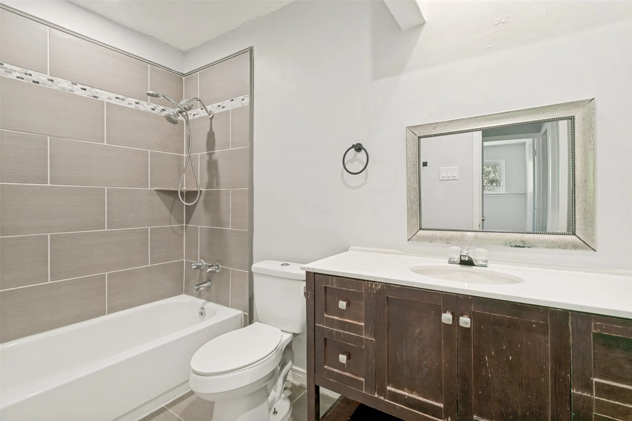 Single Family Residence For Sale in Tarrant County , 421 Goldfinch Drive, Fort Worth, Texas 76108, 4 Bedroom, 2 Bathroom, 2 Garage spaces, 1,812 Sqft, built in 1979, mls#21326740, Real Estate Agent in Fort Worth, Homes For Sale in Tarrant county, Homes For Sale in Fort Worth, Realtor in Fort Worth Texas, Real Estate Brokerage Independent Realty Texas, Luminita Cordes Realtor