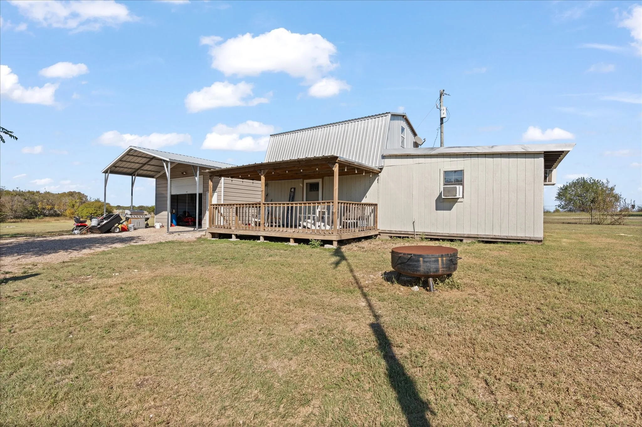 Single Family Residence For Sale in Hill County , 224 Hcr 1114, Blum, Texas 76627, 1 Bedroom, 1 Bathroom, 2 Garage spaces, 1,034 Sqft, built in 1900, mls#21329440, Real Estate Agent in Blum, Homes For Sale in Hill county, Homes For Sale in Blum, Realtor in Blum Texas, Real Estate Brokerage Independent Realty Texas, Luminita Cordes Realtor