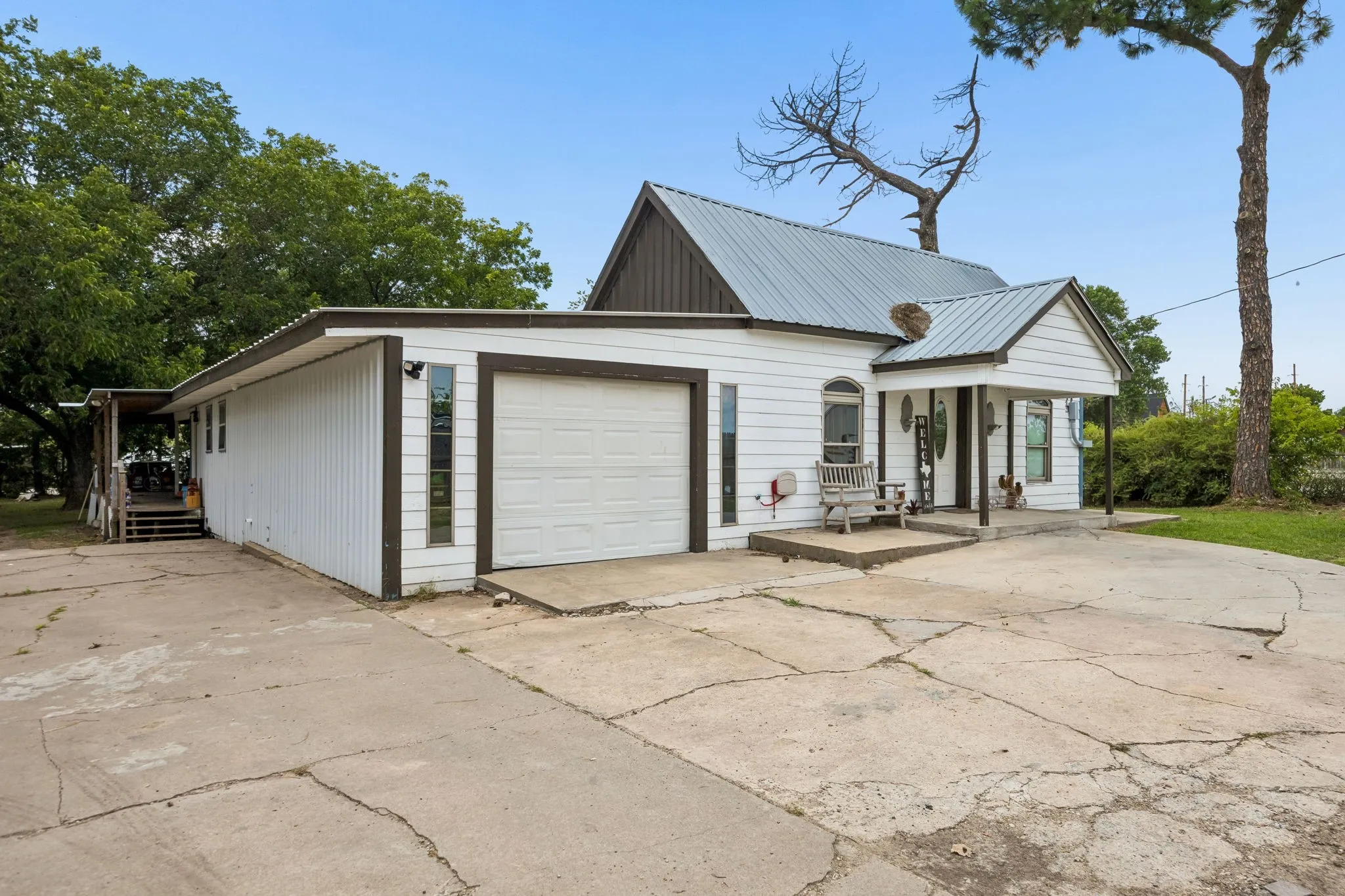 Single Family Residence For Sale in Hunt County , 4294 Fm 36 S, Caddo Mills, Texas 75135, 3 Bedroom, 3 Bathroom, 1 Garage spaces, 1,773 Sqft, built in 1955, mls#21325389, Real Estate Agent in Caddo Mills, Homes For Sale in Hunt county, Homes For Sale in Caddo Mills, Realtor in Caddo Mills Texas, Real Estate Brokerage Independent Realty Texas, Luminita Cordes Realtor