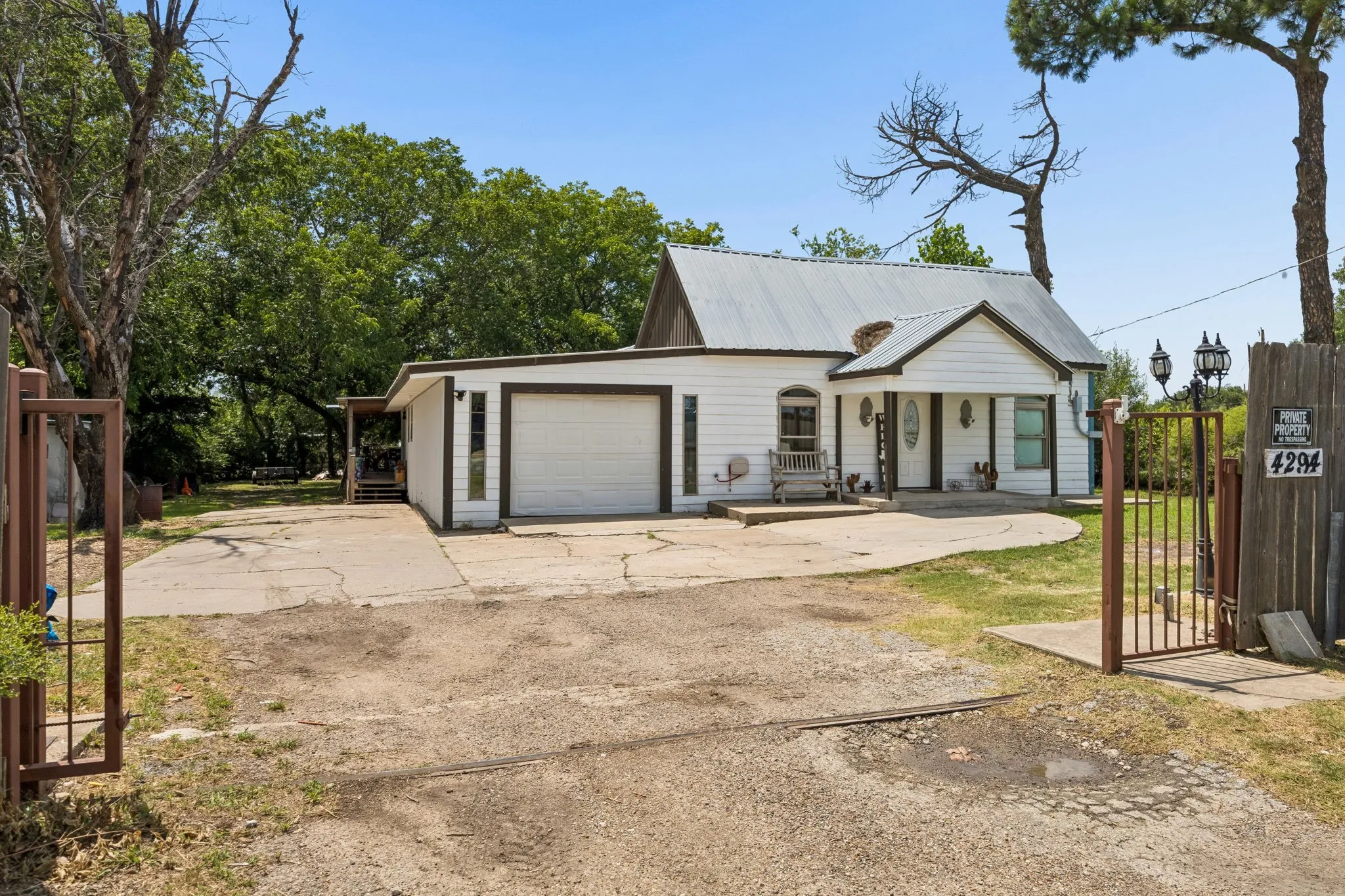 Single Family Residence For Sale in Hunt County , 4294 Fm 36 S, Caddo Mills, Texas 75135, 3 Bedroom, 3 Bathroom, 1 Garage spaces, 1,773 Sqft, built in 1955, mls#21325389, Real Estate Agent in Caddo Mills, Homes For Sale in Hunt county, Homes For Sale in Caddo Mills, Realtor in Caddo Mills Texas, Real Estate Brokerage Independent Realty Texas, Luminita Cordes Realtor