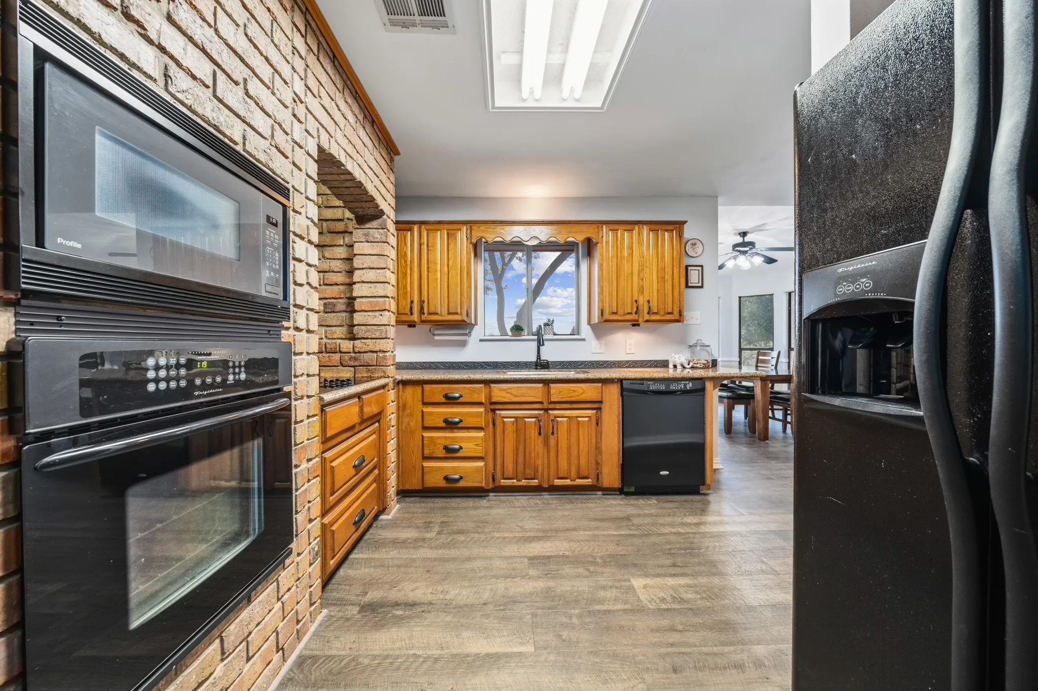 Single Family Residence For Sale in Mc Lennan County , 9208 Country Lake Drive, Waco, Texas 76708, 4 Bedroom, 3 Bathroom, 2 Garage spaces, 2,347 Sqft, built in 1980, mls#21329404, Real Estate Agent in Waco, Homes For Sale in Mc Lennan county, Homes For Sale in Waco, Realtor in Waco Texas, Real Estate Brokerage Independent Realty Texas, Luminita Cordes Realtor