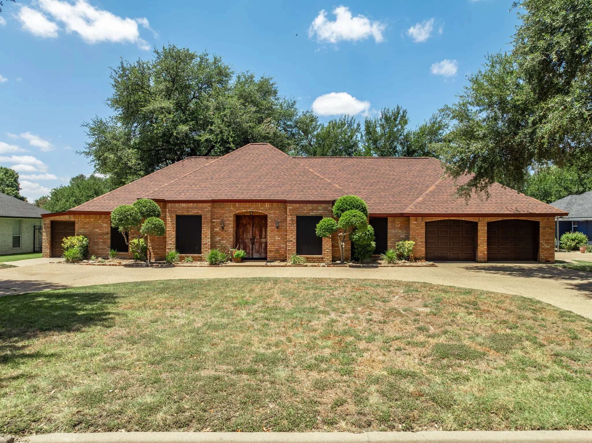 Single Family Residence For Sale in Mc Lennan County , 9208 Country Lake Drive, Waco, Texas 76708, 4 Bedroom, 3 Bathroom, 2 Garage spaces, 2,347 Sqft, built in 1980, mls#21329404, Real Estate Agent in Waco, Homes For Sale in Mc Lennan county, Homes For Sale in Waco, Realtor in Waco Texas, Real Estate Brokerage Independent Realty Texas, Luminita Cordes Realtor