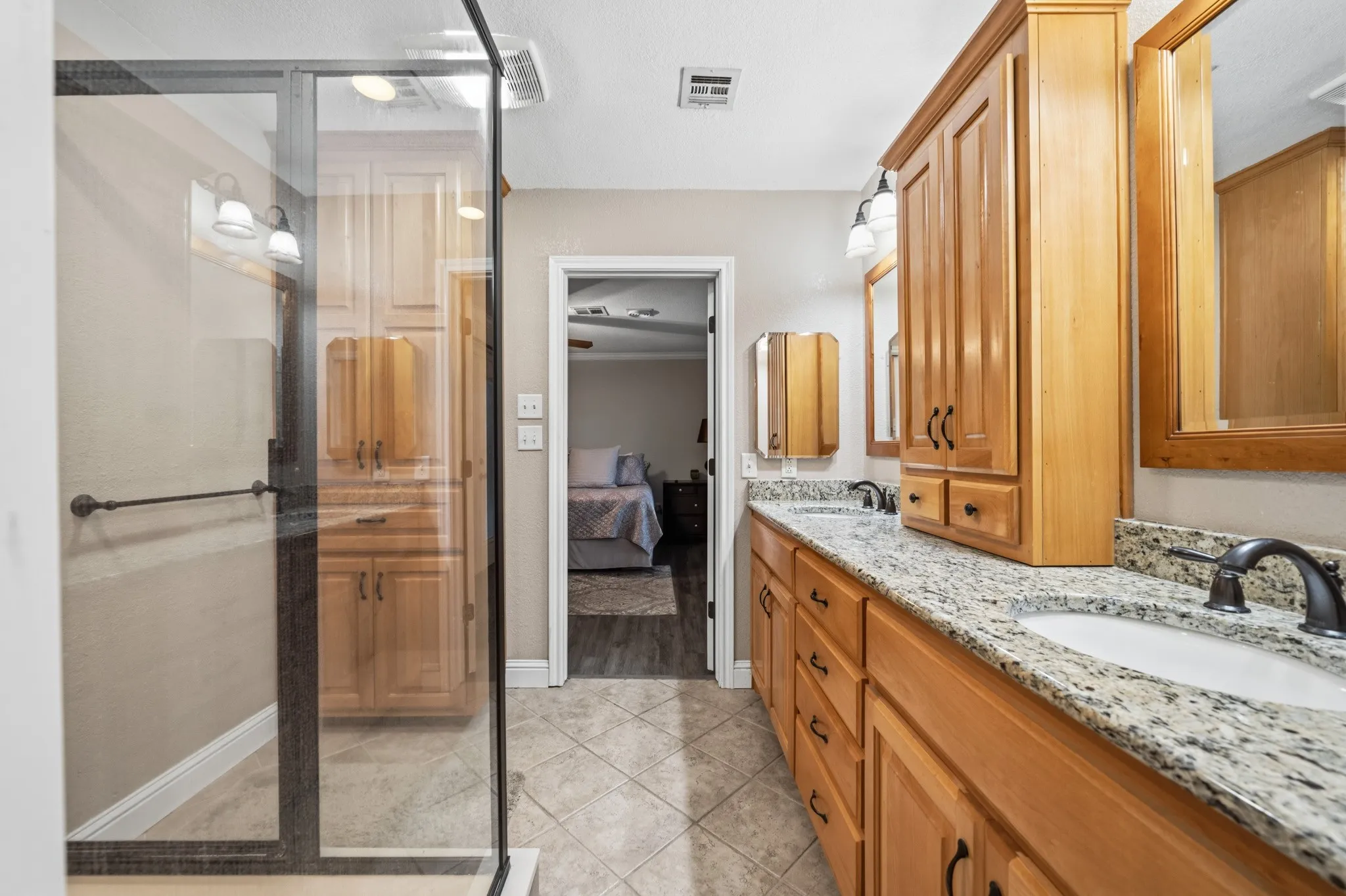Single Family Residence For Sale in Mc Lennan County , 9208 Country Lake Drive, Waco, Texas 76708, 4 Bedroom, 3 Bathroom, 2 Garage spaces, 2,347 Sqft, built in 1980, mls#21329404, Real Estate Agent in Waco, Homes For Sale in Mc Lennan county, Homes For Sale in Waco, Realtor in Waco Texas, Real Estate Brokerage Independent Realty Texas, Luminita Cordes Realtor