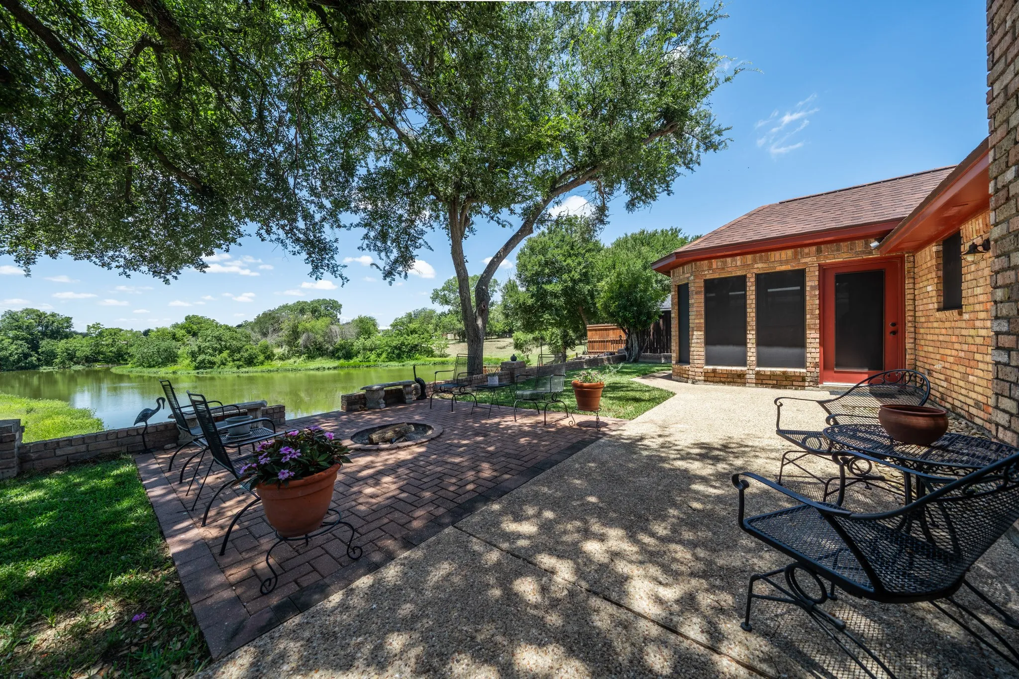 Single Family Residence For Sale in Mc Lennan County , 9208 Country Lake Drive, Waco, Texas 76708, 4 Bedroom, 3 Bathroom, 2 Garage spaces, 2,347 Sqft, built in 1980, mls#21329404, Real Estate Agent in Waco, Homes For Sale in Mc Lennan county, Homes For Sale in Waco, Realtor in Waco Texas, Real Estate Brokerage Independent Realty Texas, Luminita Cordes Realtor