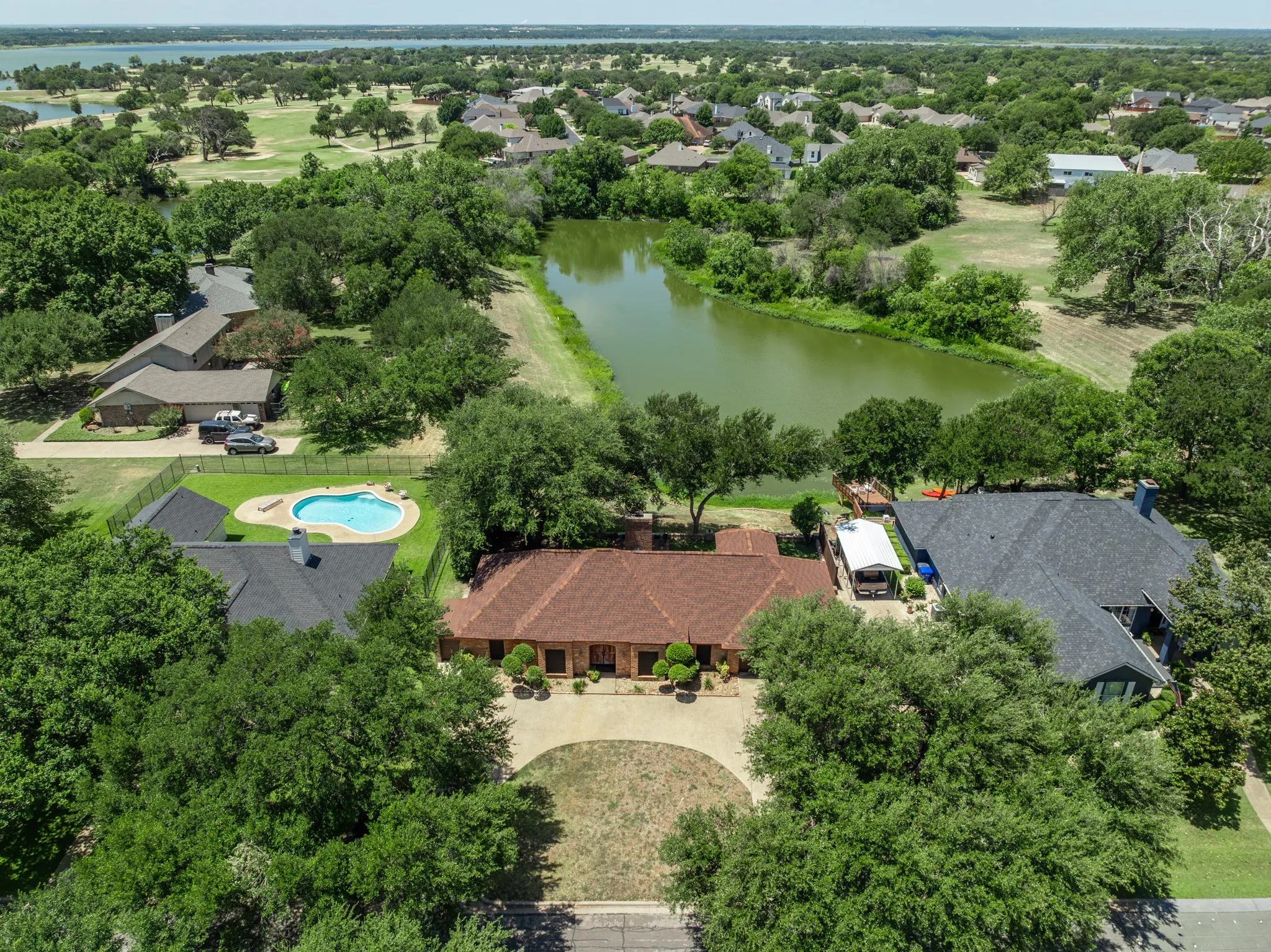 Single Family Residence For Sale in Mc Lennan County , 9208 Country Lake Drive, Waco, Texas 76708, 4 Bedroom, 3 Bathroom, 2 Garage spaces, 2,347 Sqft, built in 1980, mls#21329404, Real Estate Agent in Waco, Homes For Sale in Mc Lennan county, Homes For Sale in Waco, Realtor in Waco Texas, Real Estate Brokerage Independent Realty Texas, Luminita Cordes Realtor