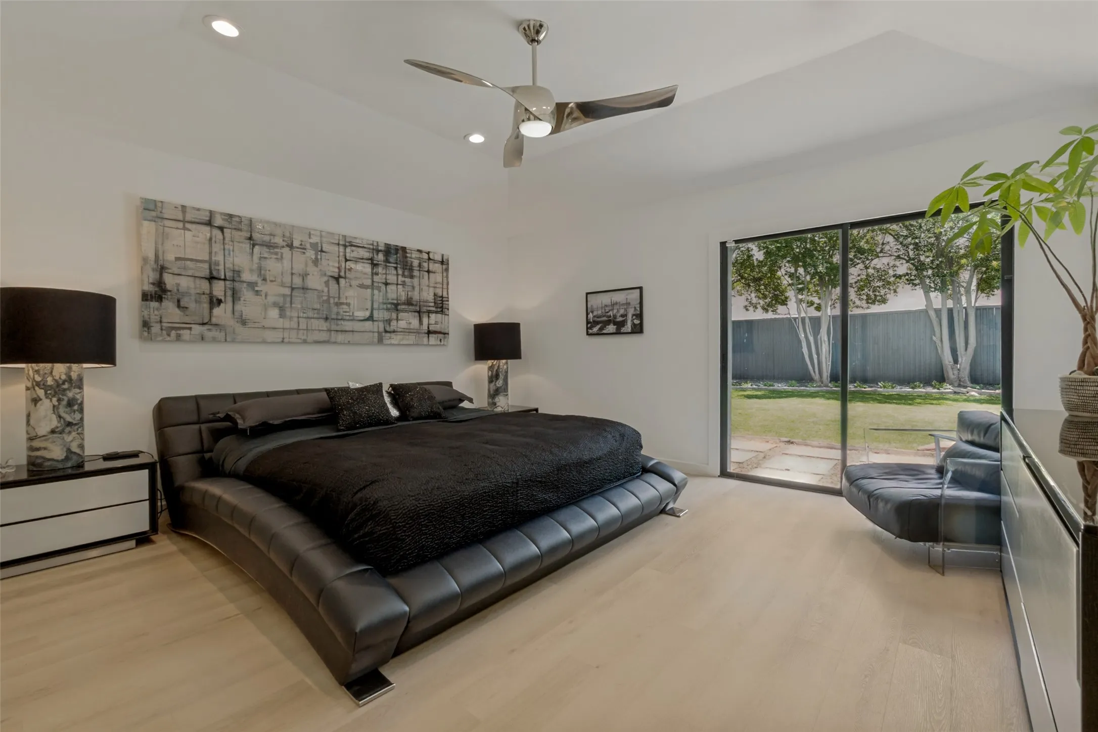 Single Family Residence For Rent in Dallas County , 6418 Covecreek Place, Dallas, Texas 75240, 3 Bedroom, 3 Bathroom, 2 Garage spaces, 3,041 Sqft, built in 1978, mls#21300984, Real Estate Agent in Dallas, Homes For Rent in Dallas county, Homes For Rent in Dallas, Realtor in Dallas Texas, Real Estate Brokerage Independent Realty Texas, Luminita Cordes Realtor