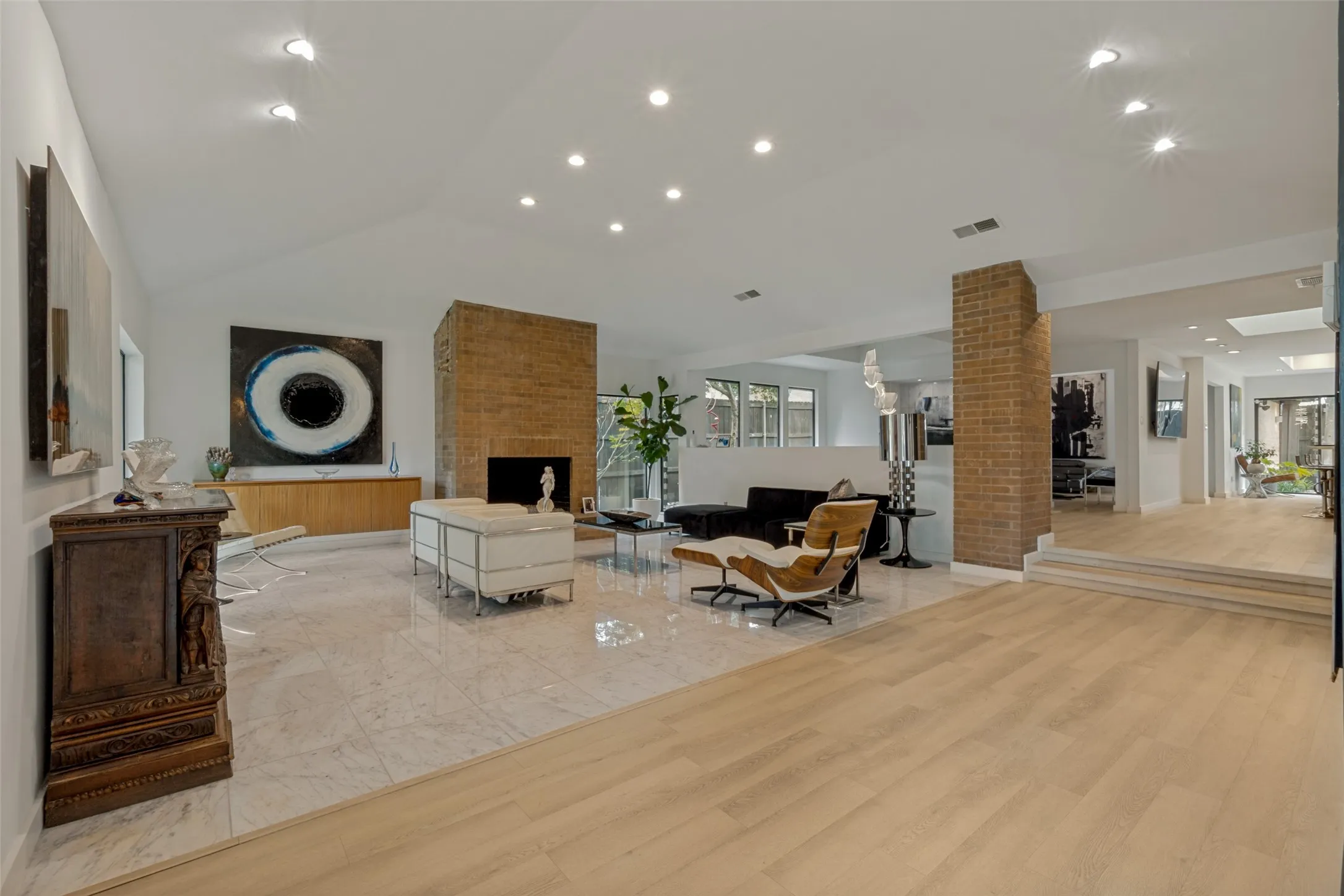Single Family Residence For Rent in Dallas County , 6418 Covecreek Place, Dallas, Texas 75240, 3 Bedroom, 3 Bathroom, 2 Garage spaces, 3,041 Sqft, built in 1978, mls#21300984, Real Estate Agent in Dallas, Homes For Rent in Dallas county, Homes For Rent in Dallas, Realtor in Dallas Texas, Real Estate Brokerage Independent Realty Texas, Luminita Cordes Realtor