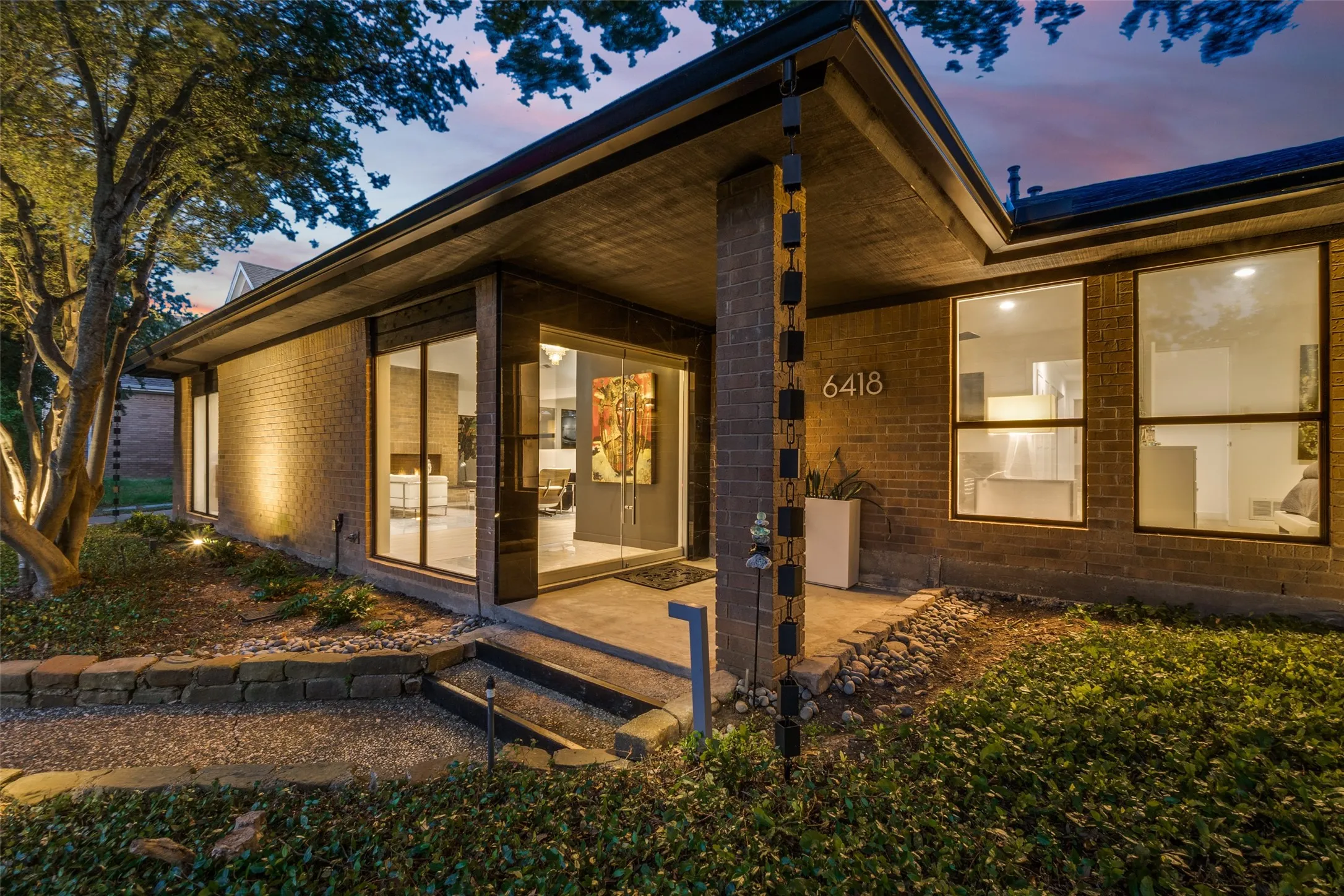 Single Family Residence For Rent in Dallas County , 6418 Covecreek Place, Dallas, Texas 75240, 3 Bedroom, 3 Bathroom, 2 Garage spaces, 3,041 Sqft, built in 1978, mls#21300984, Real Estate Agent in Dallas, Homes For Rent in Dallas county, Homes For Rent in Dallas, Realtor in Dallas Texas, Real Estate Brokerage Independent Realty Texas, Luminita Cordes Realtor