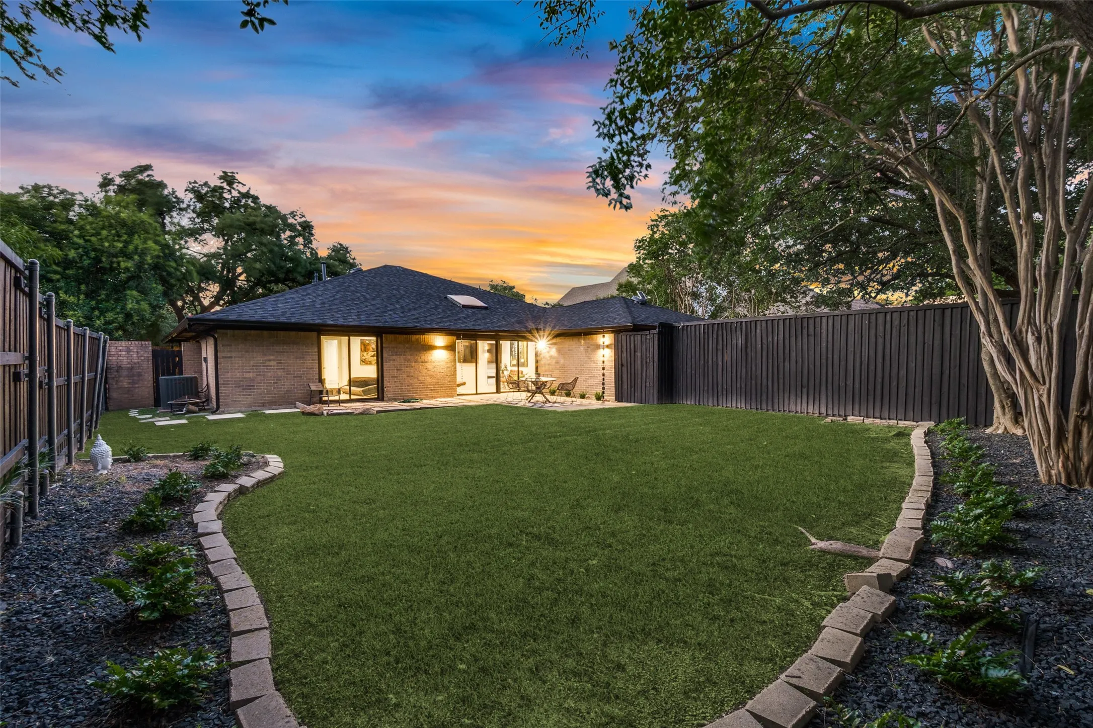 Single Family Residence For Rent in Dallas County , 6418 Covecreek Place, Dallas, Texas 75240, 3 Bedroom, 3 Bathroom, 2 Garage spaces, 3,041 Sqft, built in 1978, mls#21300984, Real Estate Agent in Dallas, Homes For Rent in Dallas county, Homes For Rent in Dallas, Realtor in Dallas Texas, Real Estate Brokerage Independent Realty Texas, Luminita Cordes Realtor