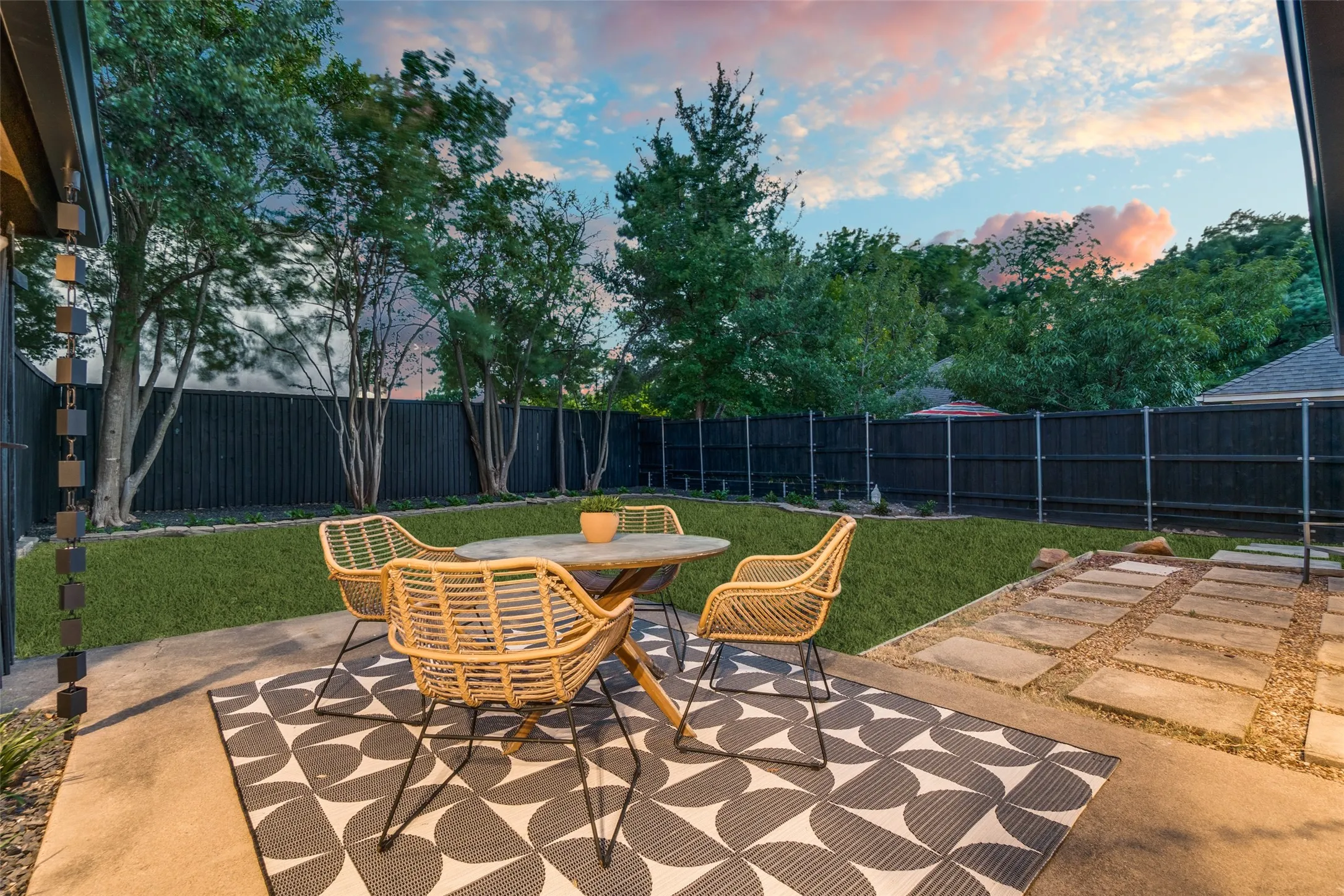 Single Family Residence For Rent in Dallas County , 6418 Covecreek Place, Dallas, Texas 75240, 3 Bedroom, 3 Bathroom, 2 Garage spaces, 3,041 Sqft, built in 1978, mls#21300984, Real Estate Agent in Dallas, Homes For Rent in Dallas county, Homes For Rent in Dallas, Realtor in Dallas Texas, Real Estate Brokerage Independent Realty Texas, Luminita Cordes Realtor