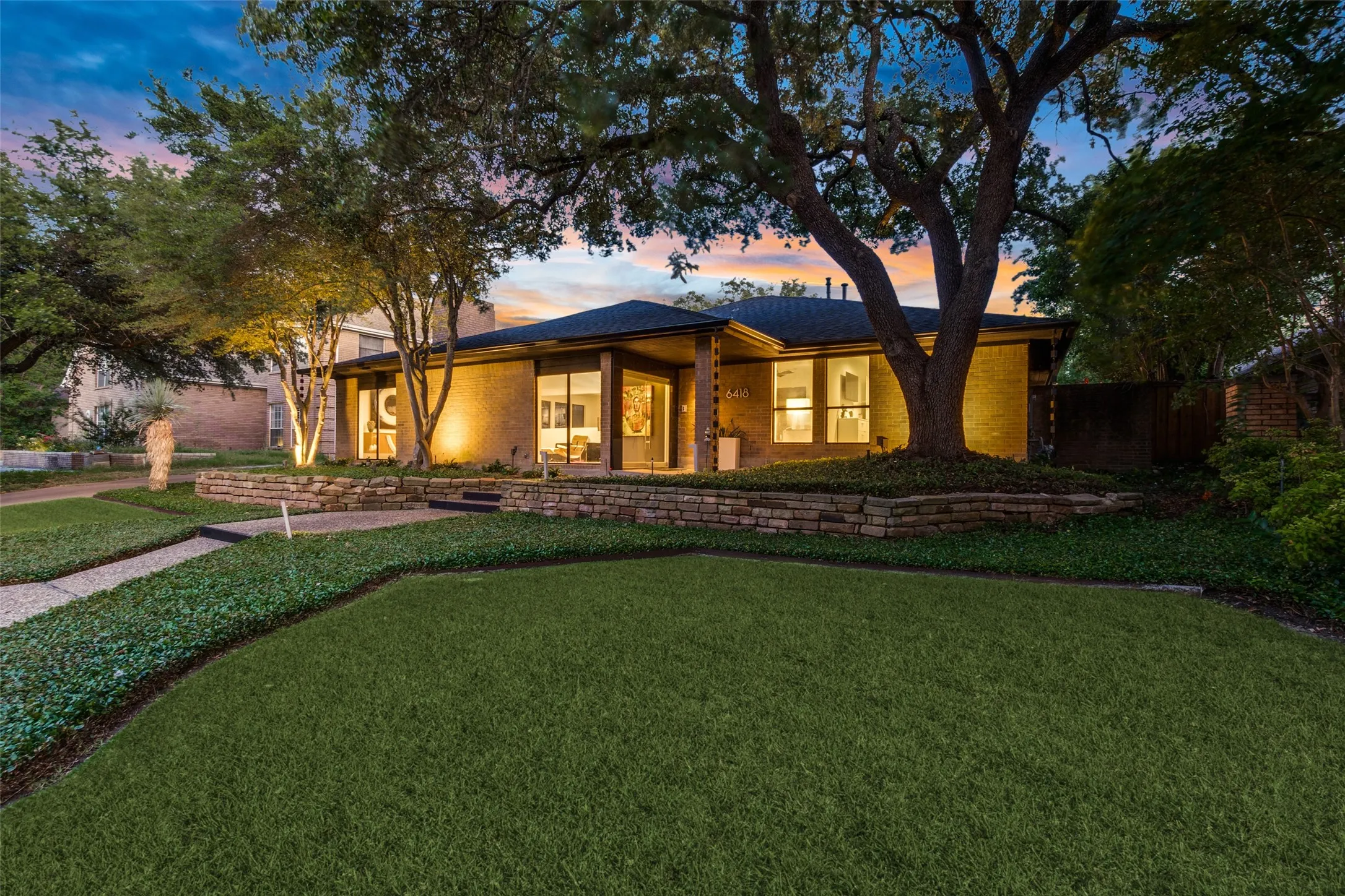 Single Family Residence For Rent in Dallas County , 6418 Covecreek Place, Dallas, Texas 75240, 3 Bedroom, 3 Bathroom, 2 Garage spaces, 3,041 Sqft, built in 1978, mls#21300984, Real Estate Agent in Dallas, Homes For Rent in Dallas county, Homes For Rent in Dallas, Realtor in Dallas Texas, Real Estate Brokerage Independent Realty Texas, Luminita Cordes Realtor