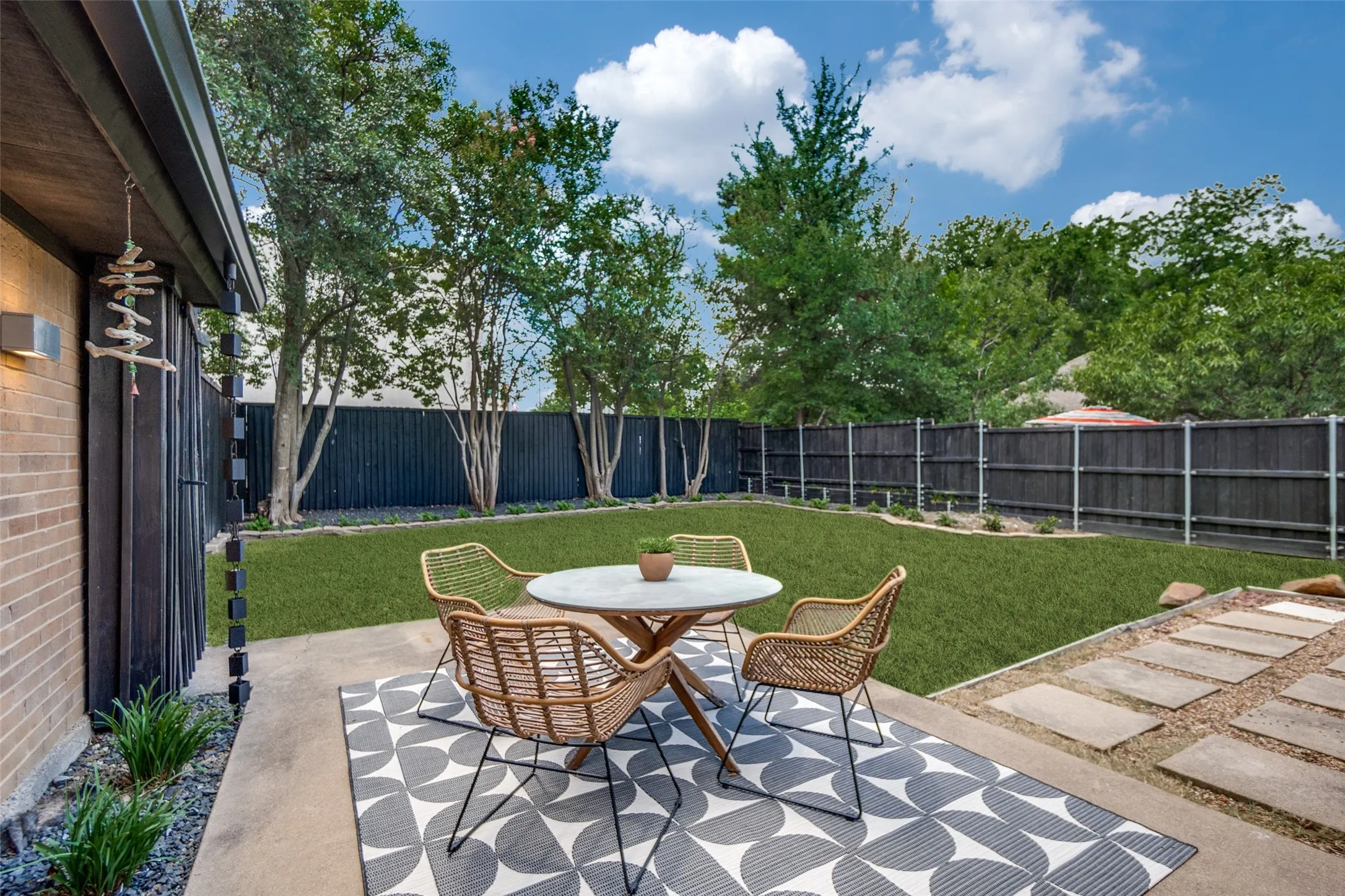 Single Family Residence For Rent in Dallas County , 6418 Covecreek Place, Dallas, Texas 75240, 3 Bedroom, 3 Bathroom, 2 Garage spaces, 3,041 Sqft, built in 1978, mls#21300984, Real Estate Agent in Dallas, Homes For Rent in Dallas county, Homes For Rent in Dallas, Realtor in Dallas Texas, Real Estate Brokerage Independent Realty Texas, Luminita Cordes Realtor