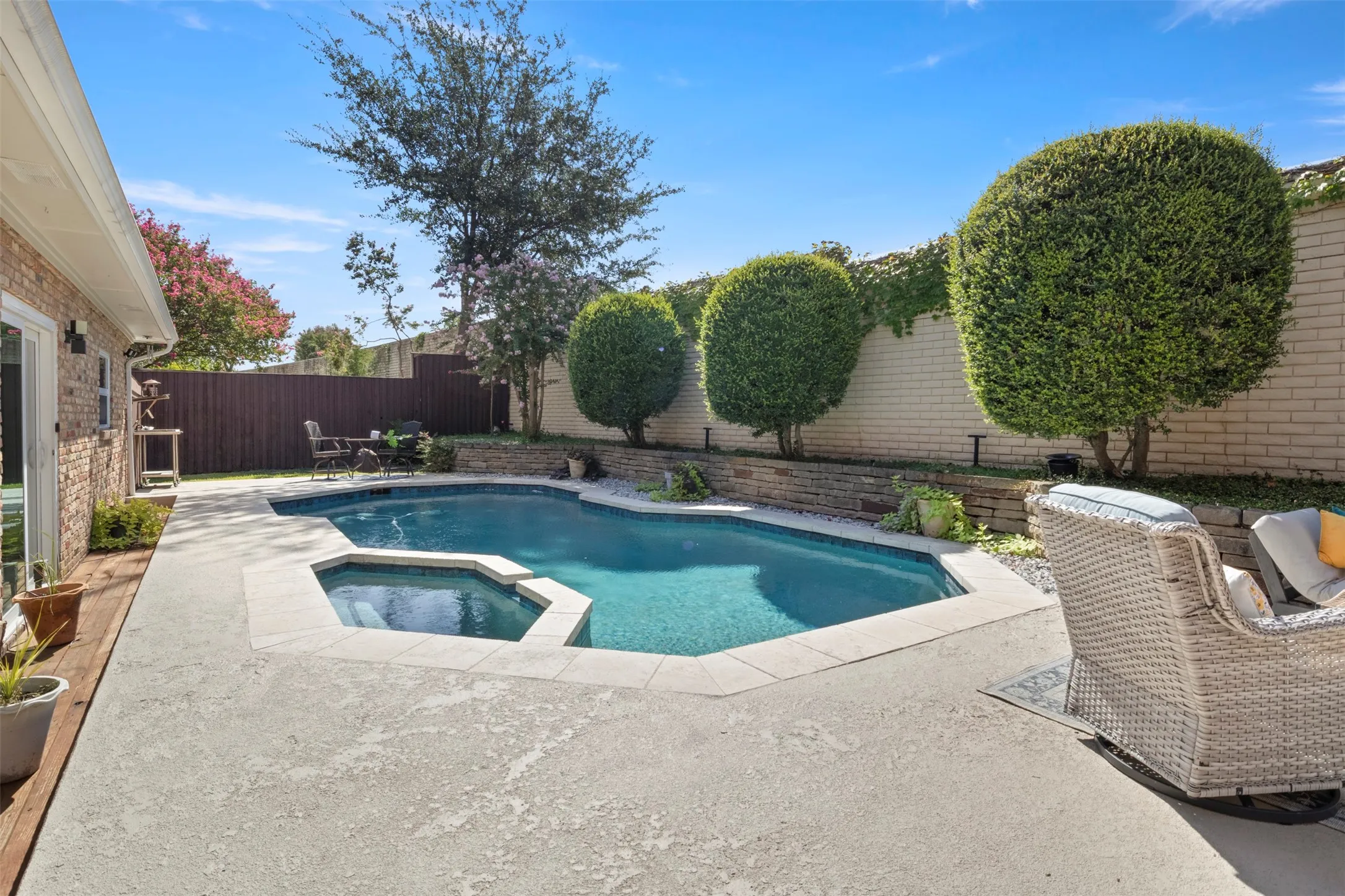 Single Family Residence For Sale in Dallas County , 1500 Travis Circle S, Irving, Texas 75038, 3 Bedroom, 3 Bathroom, 2 Garage spaces, 2,576 Sqft, built in 1983, mls#21327108, Real Estate Agent in Irving, Homes For Sale in Dallas county, Homes For Sale in Irving, Realtor in Irving Texas, Real Estate Brokerage Independent Realty Texas, Luminita Cordes Realtor