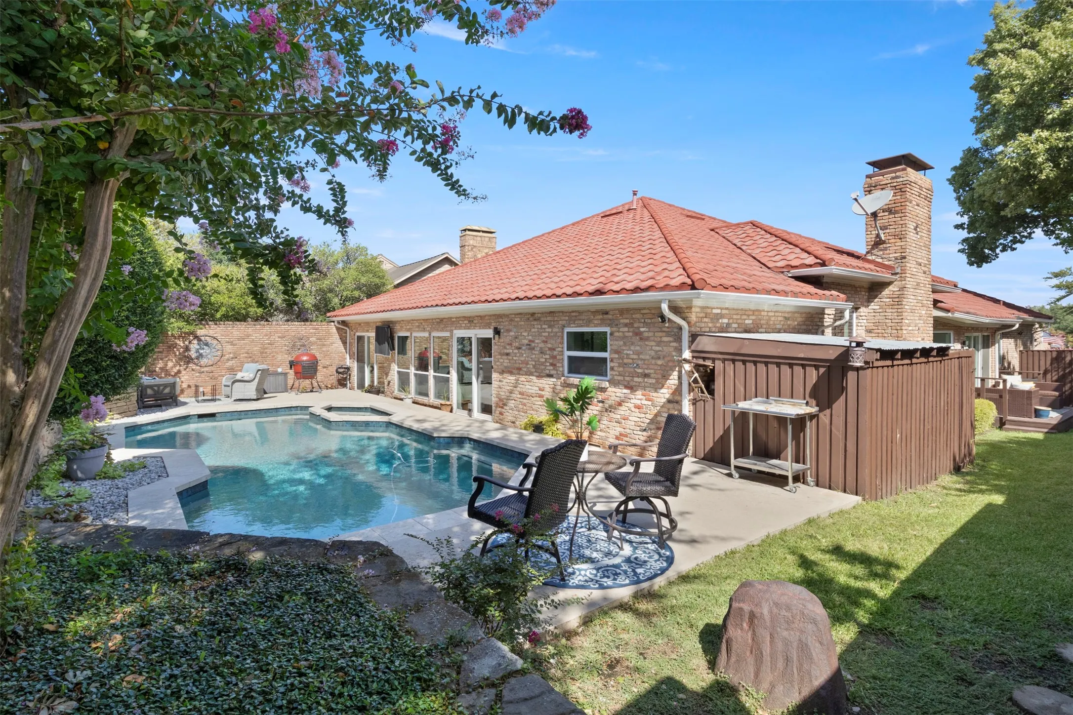 Single Family Residence For Sale in Dallas County , 1500 Travis Circle S, Irving, Texas 75038, 3 Bedroom, 3 Bathroom, 2 Garage spaces, 2,576 Sqft, built in 1983, mls#21327108, Real Estate Agent in Irving, Homes For Sale in Dallas county, Homes For Sale in Irving, Realtor in Irving Texas, Real Estate Brokerage Independent Realty Texas, Luminita Cordes Realtor