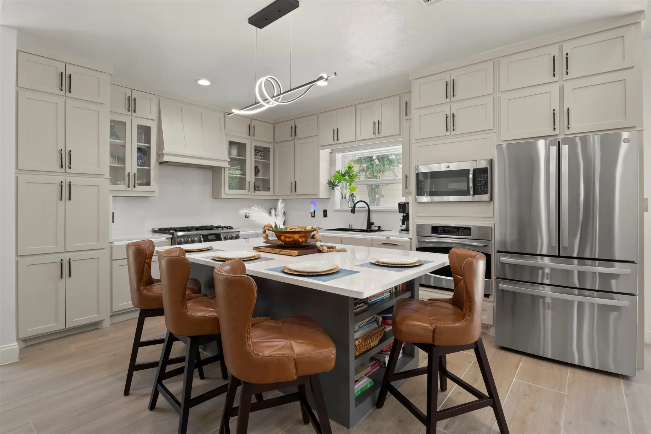 Single Family Residence For Sale in Dallas County , 1500 Travis Circle S, Irving, Texas 75038, 3 Bedroom, 3 Bathroom, 2 Garage spaces, 2,576 Sqft, built in 1983, mls#21327108, Real Estate Agent in Irving, Homes For Sale in Dallas county, Homes For Sale in Irving, Realtor in Irving Texas, Real Estate Brokerage Independent Realty Texas, Luminita Cordes Realtor