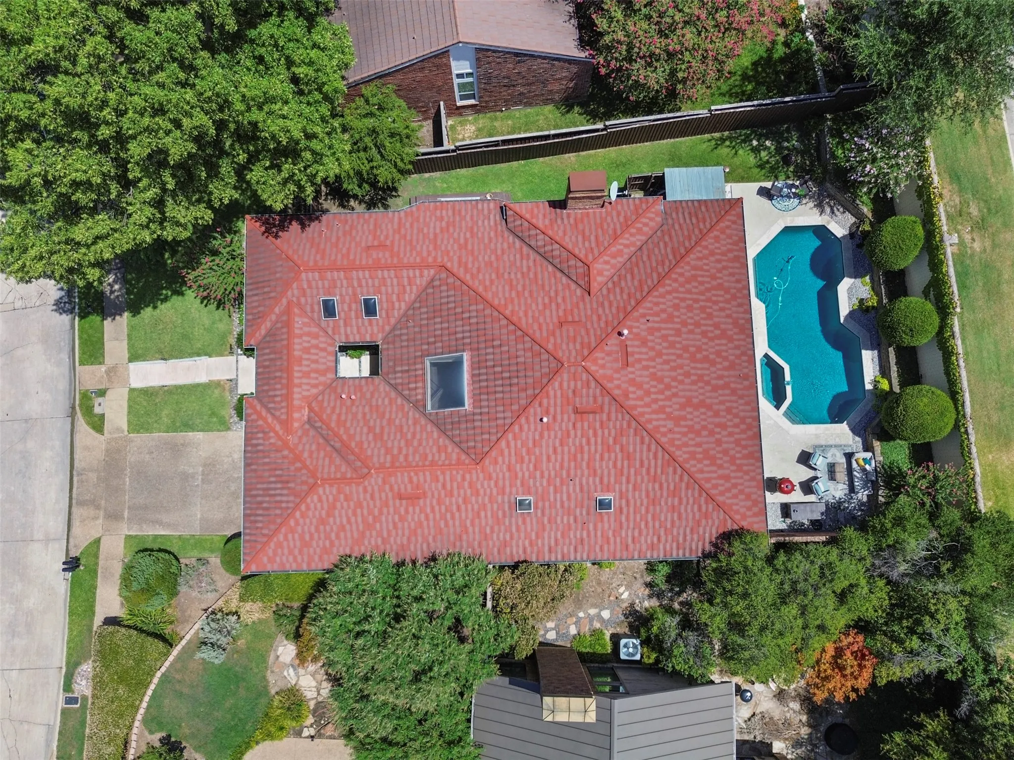 Single Family Residence For Sale in Dallas County , 1500 Travis Circle S, Irving, Texas 75038, 3 Bedroom, 3 Bathroom, 2 Garage spaces, 2,576 Sqft, built in 1983, mls#21327108, Real Estate Agent in Irving, Homes For Sale in Dallas county, Homes For Sale in Irving, Realtor in Irving Texas, Real Estate Brokerage Independent Realty Texas, Luminita Cordes Realtor