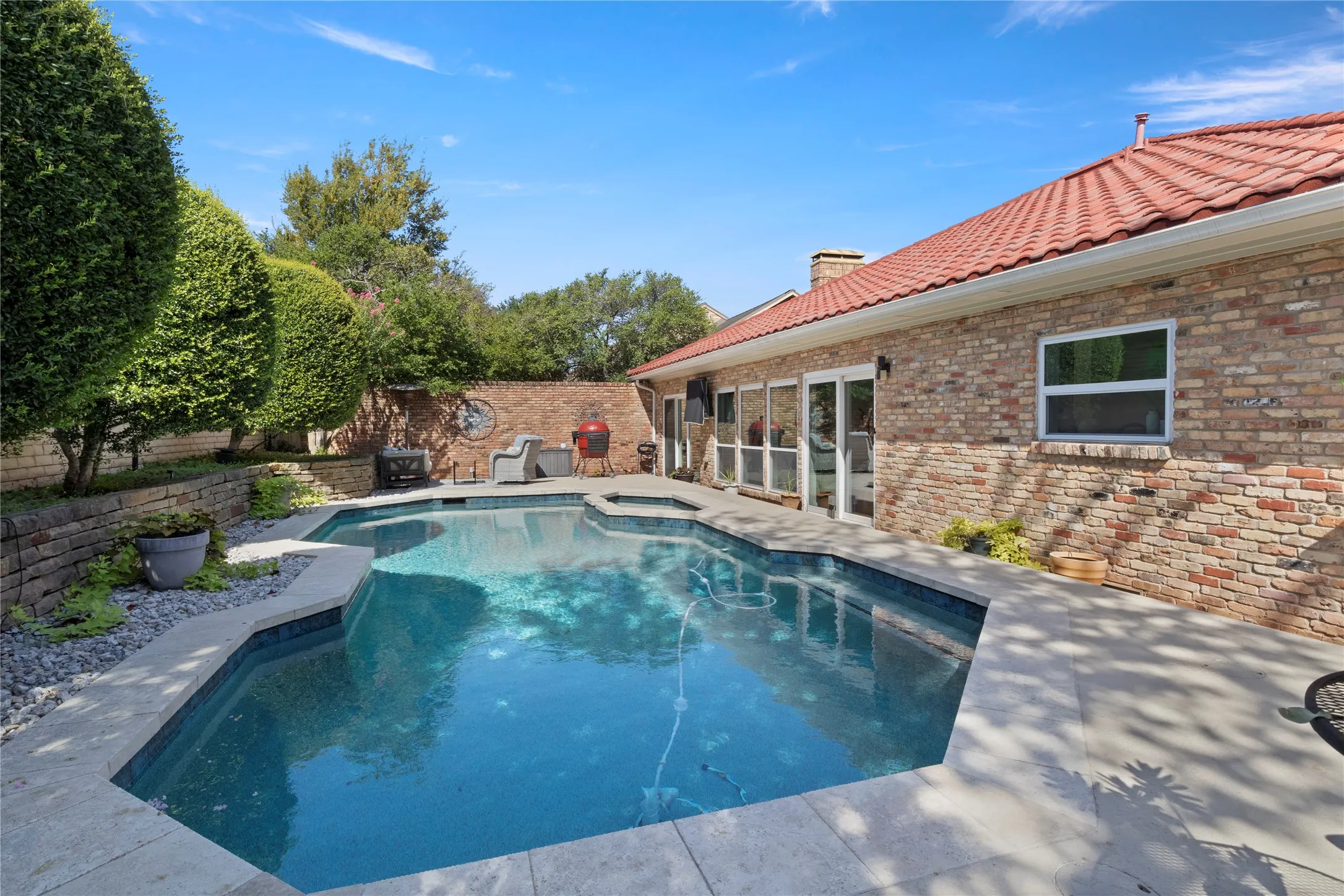 Single Family Residence For Sale in Dallas County , 1500 Travis Circle S, Irving, Texas 75038, 3 Bedroom, 3 Bathroom, 2 Garage spaces, 2,576 Sqft, built in 1983, mls#21327108, Real Estate Agent in Irving, Homes For Sale in Dallas county, Homes For Sale in Irving, Realtor in Irving Texas, Real Estate Brokerage Independent Realty Texas, Luminita Cordes Realtor